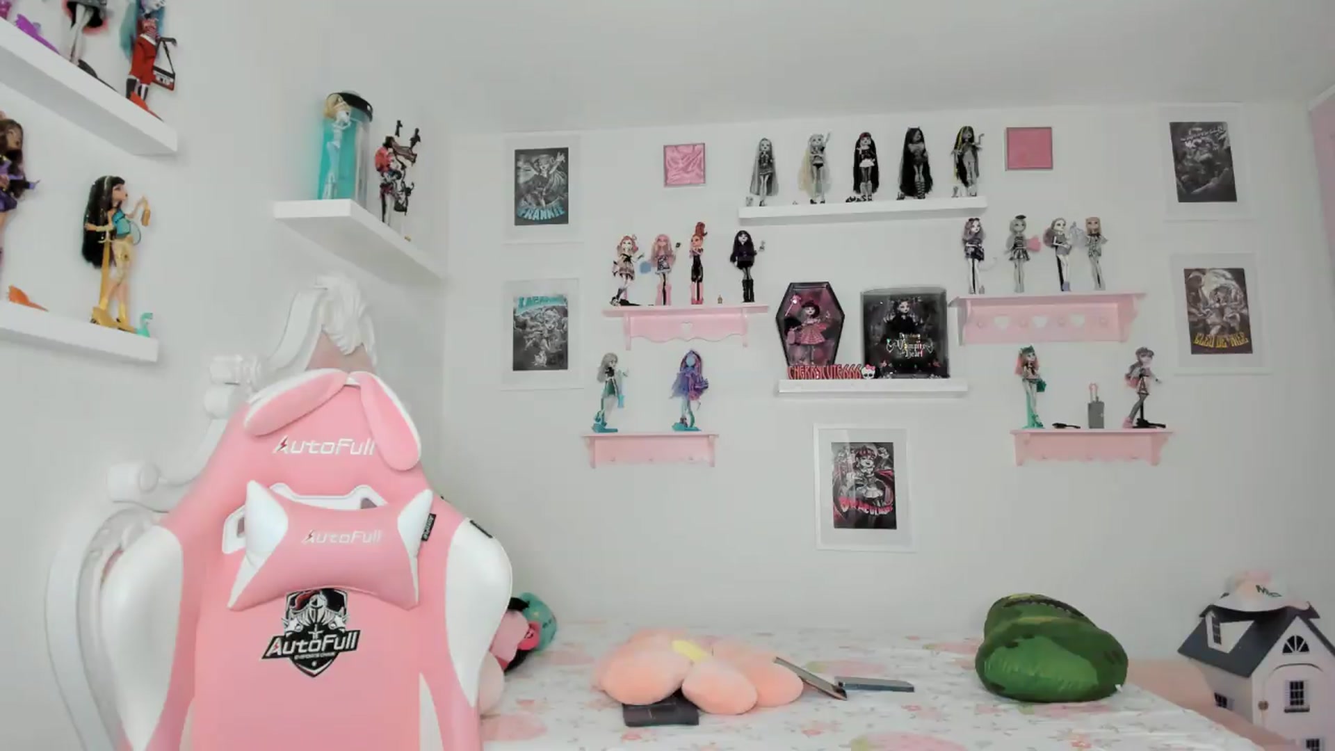 Gallery image thumbnail from Cherrycute666's myfreecams stream on, 07/30/2026, 10:17 image 8 of 20
