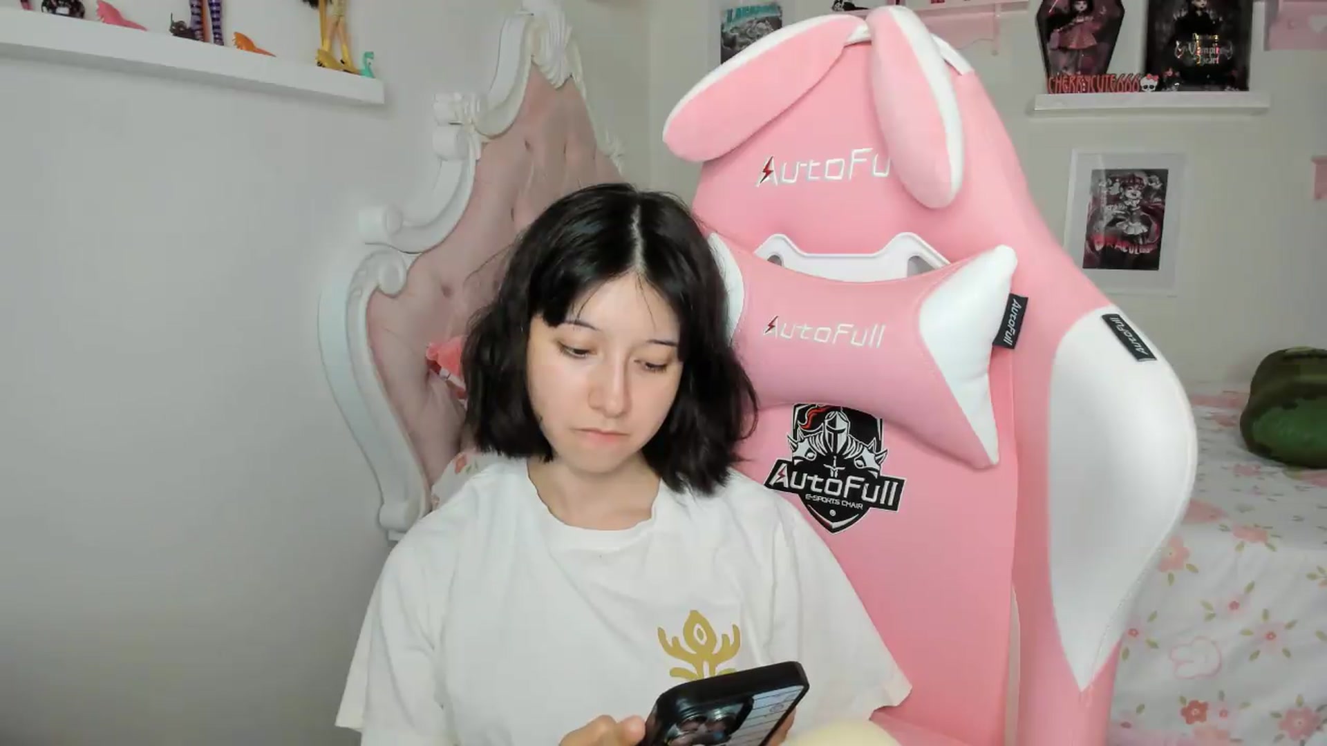 Gallery image thumbnail from Cherrycute666's myfreecams stream on, 07/30/2026, 10:17 image 14 of 20