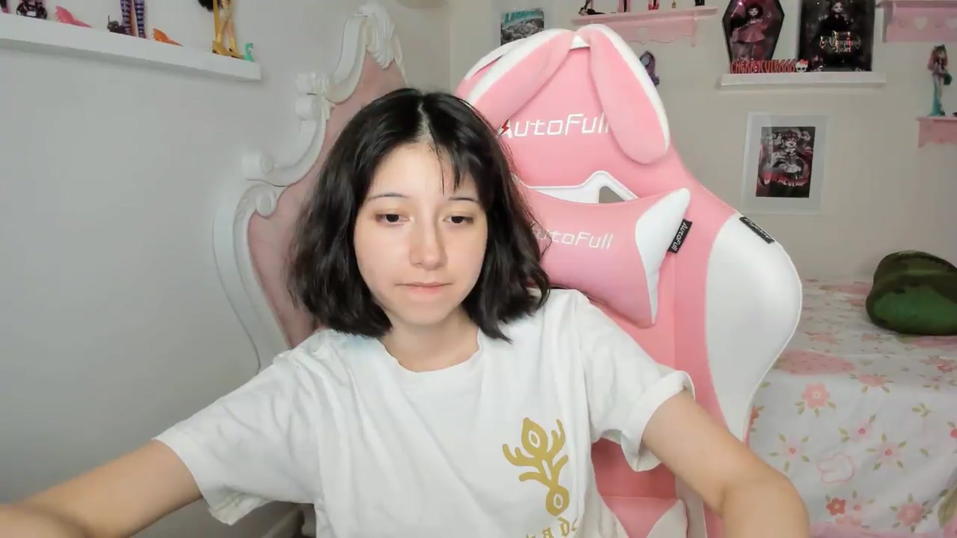 Gallery image thumbnail from Cherrycute666's myfreecams stream on, 07/30/2026, 11:20 image 17 of 20