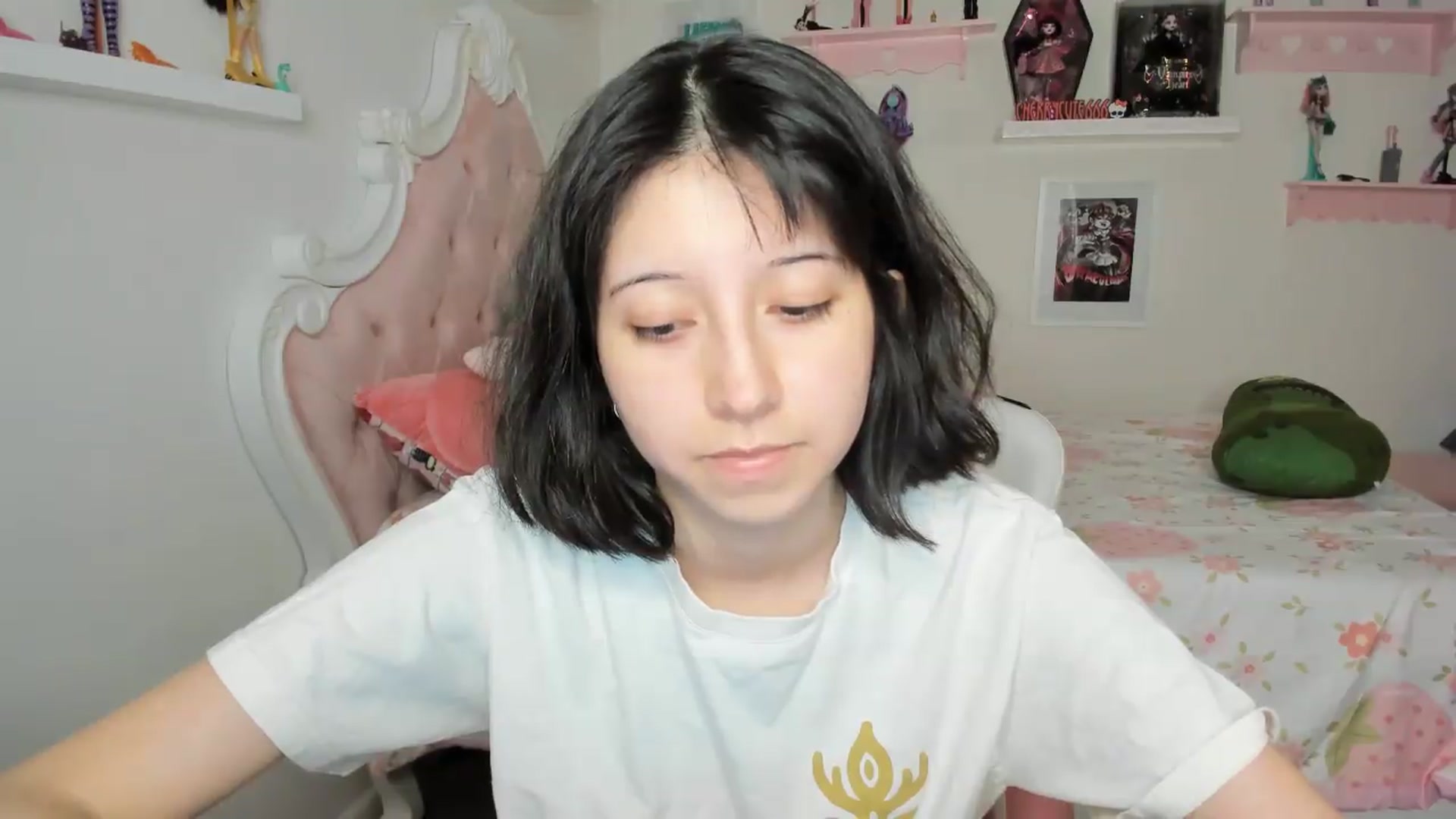 Gallery image thumbnail from Cherrycute666's myfreecams stream on, 07/30/2026, 11:20 image 15 of 20