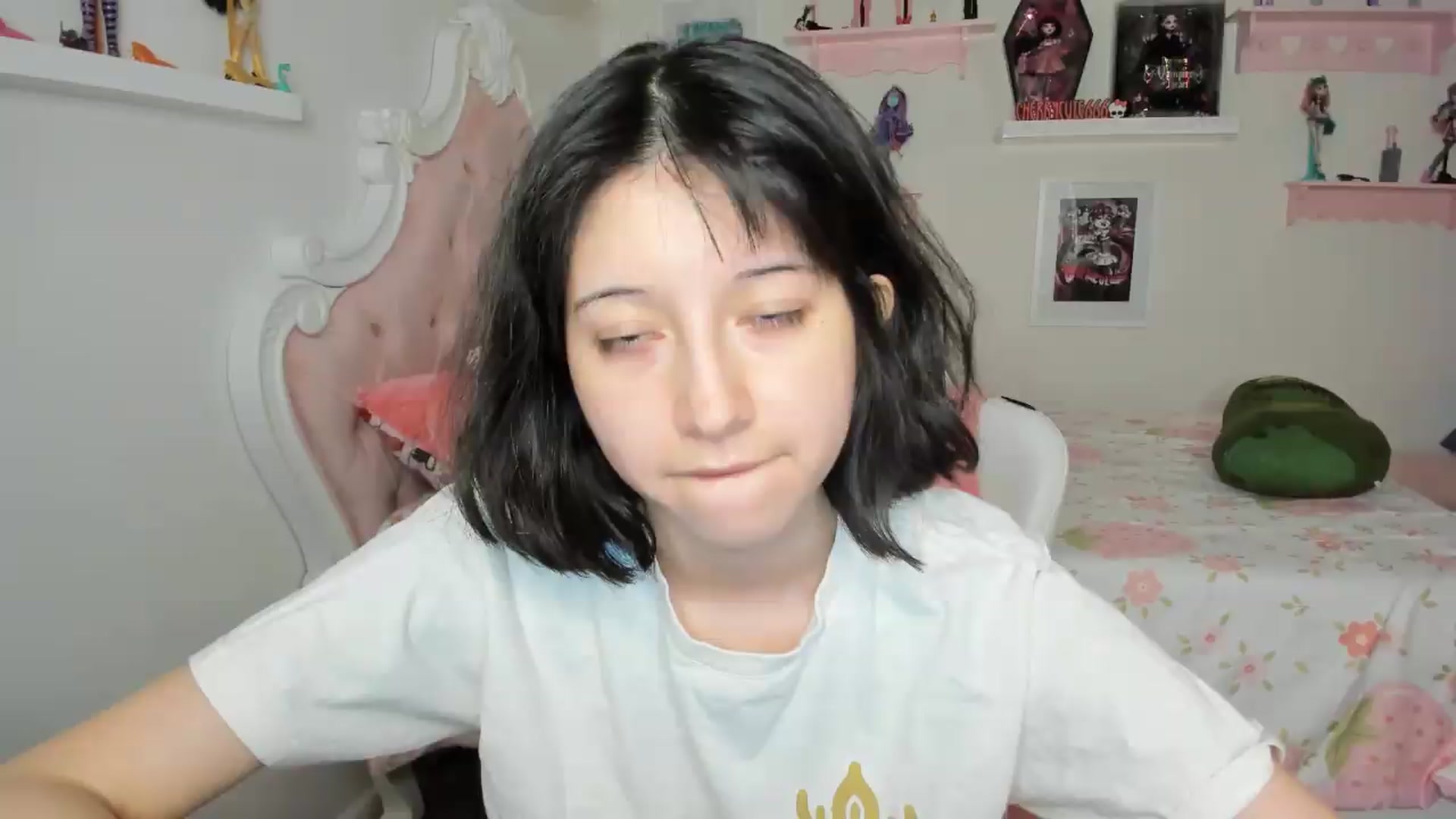 Gallery image thumbnail from Cherrycute666's myfreecams stream on, 07/30/2026, 11:20 image 13 of 20
