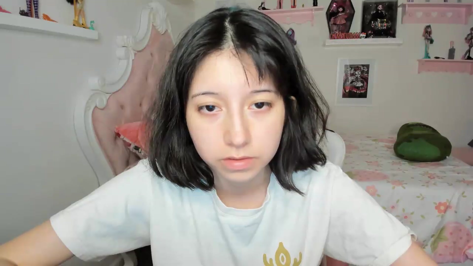 Gallery image thumbnail from Cherrycute666's myfreecams stream on, 07/30/2026, 11:20 image 14 of 20