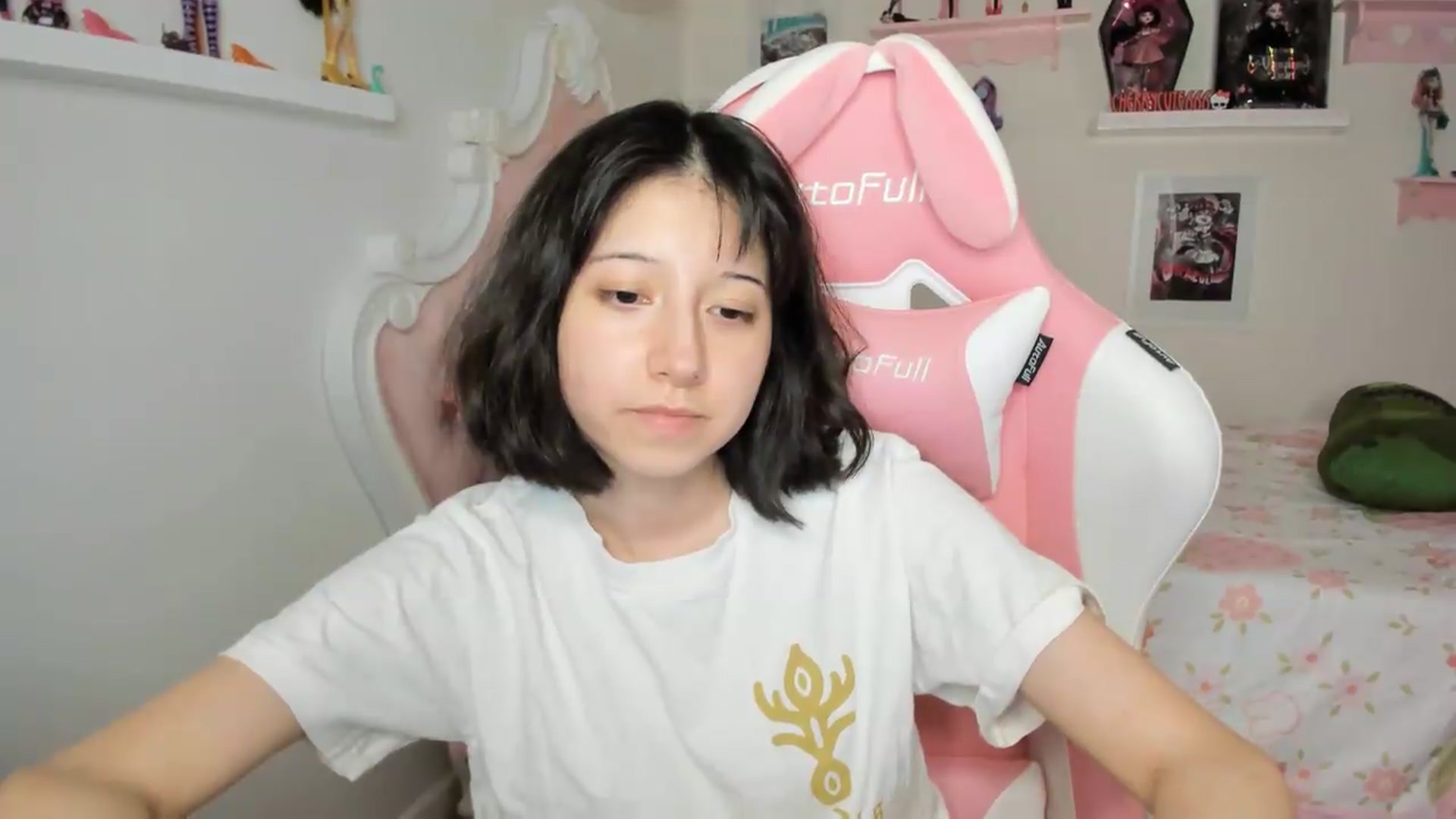 Gallery image thumbnail from Cherrycute666's myfreecams stream on, 07/30/2026, 11:20 image 16 of 20