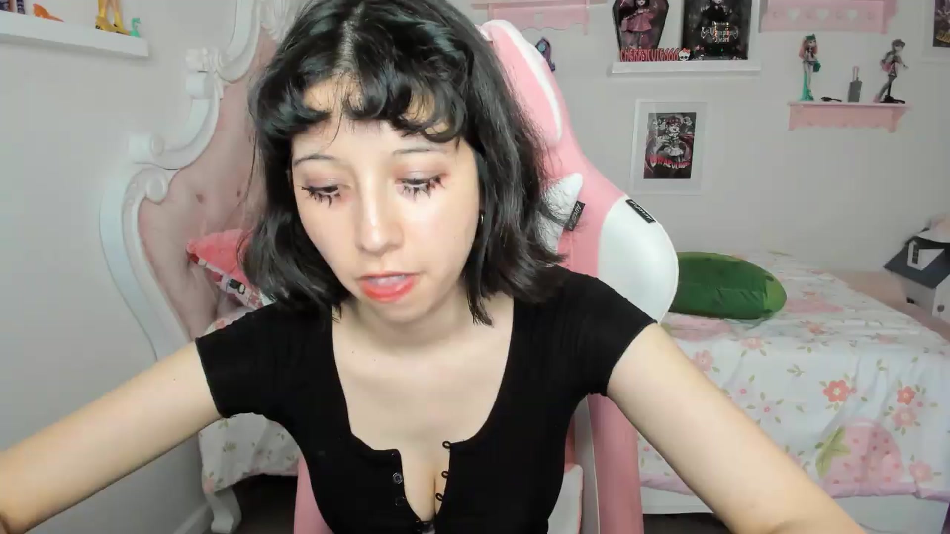 Gallery image thumbnail from Cherrycute666's myfreecams stream on, 07/31/2026, 03:40 image 15 of 20