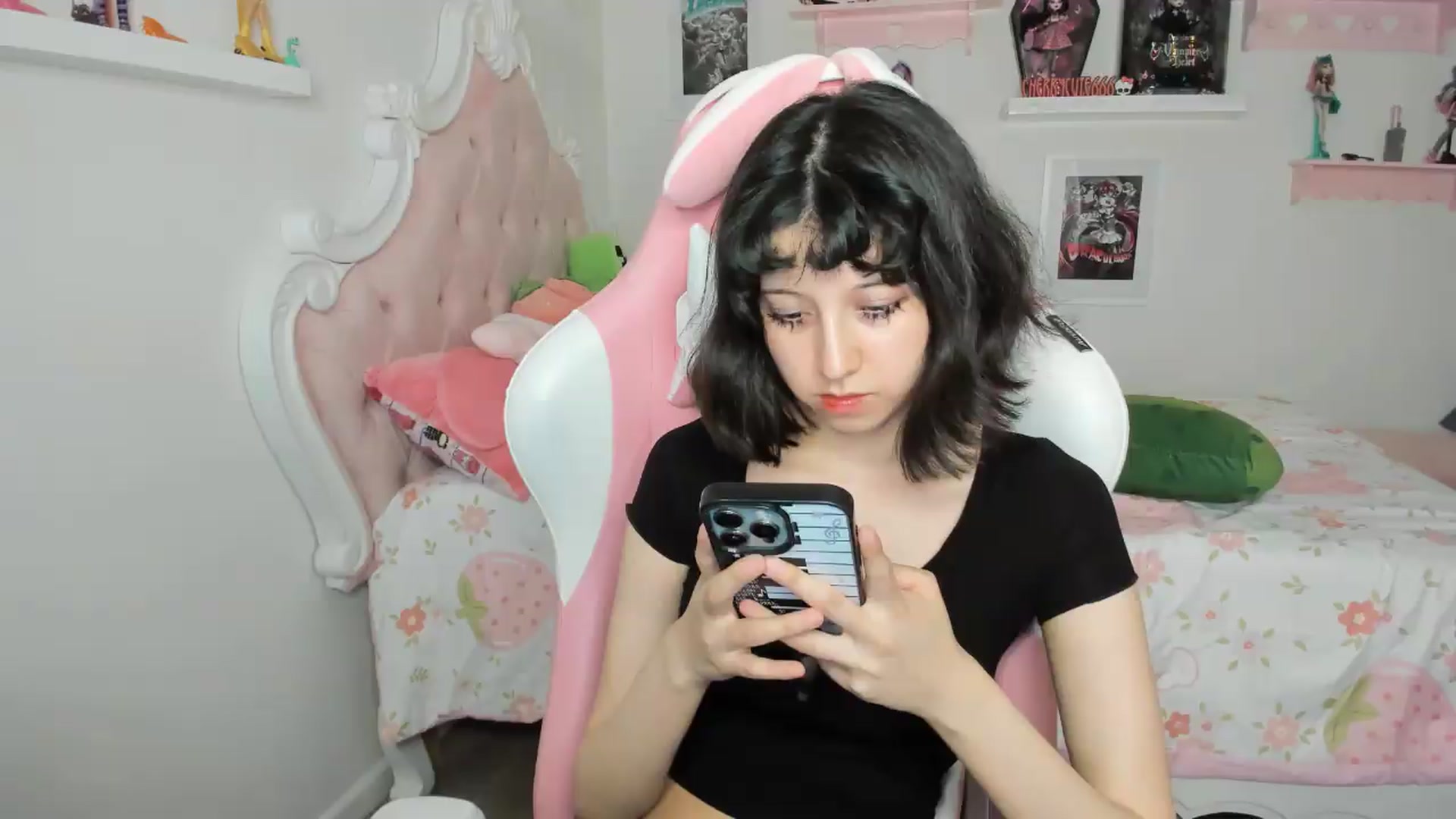 Gallery image thumbnail from Cherrycute666's myfreecams stream on, 07/31/2026, 03:40 image 4 of 20