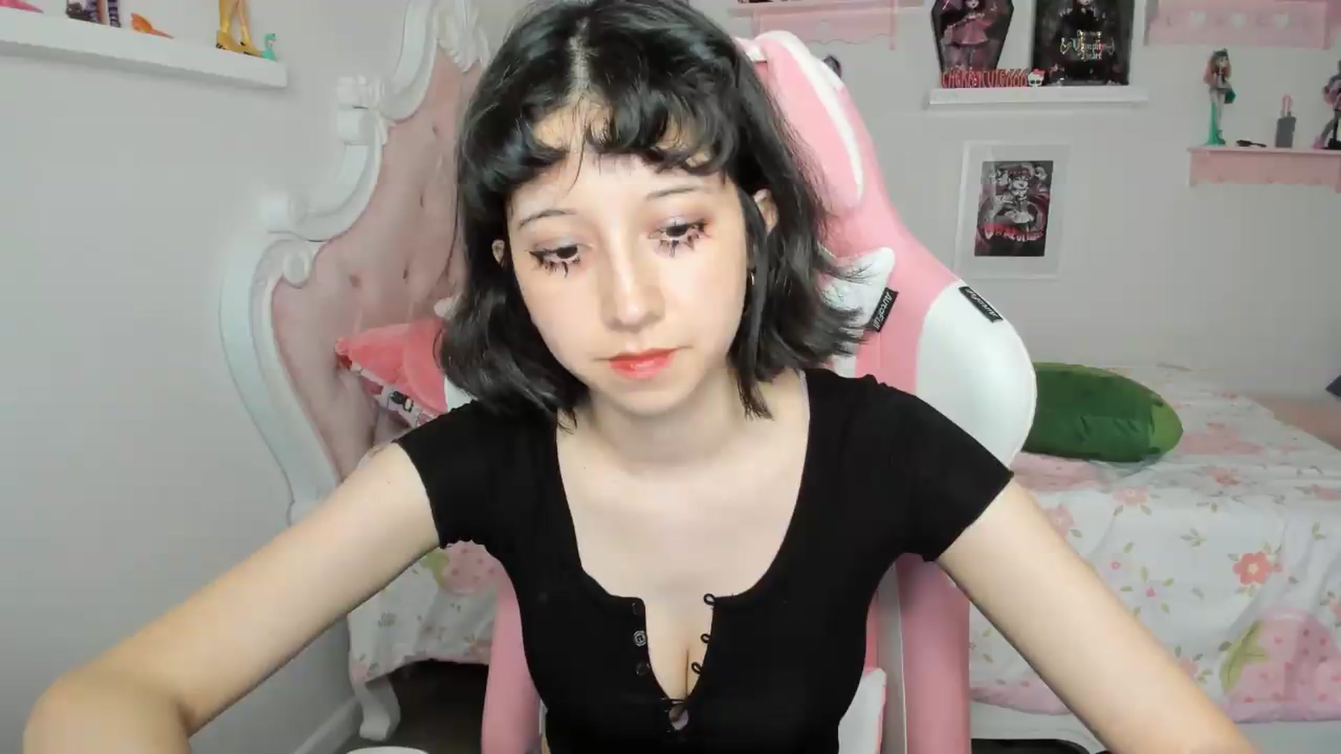 Gallery image thumbnail from Cherrycute666's myfreecams stream on, 07/31/2026, 03:40 image 7 of 20