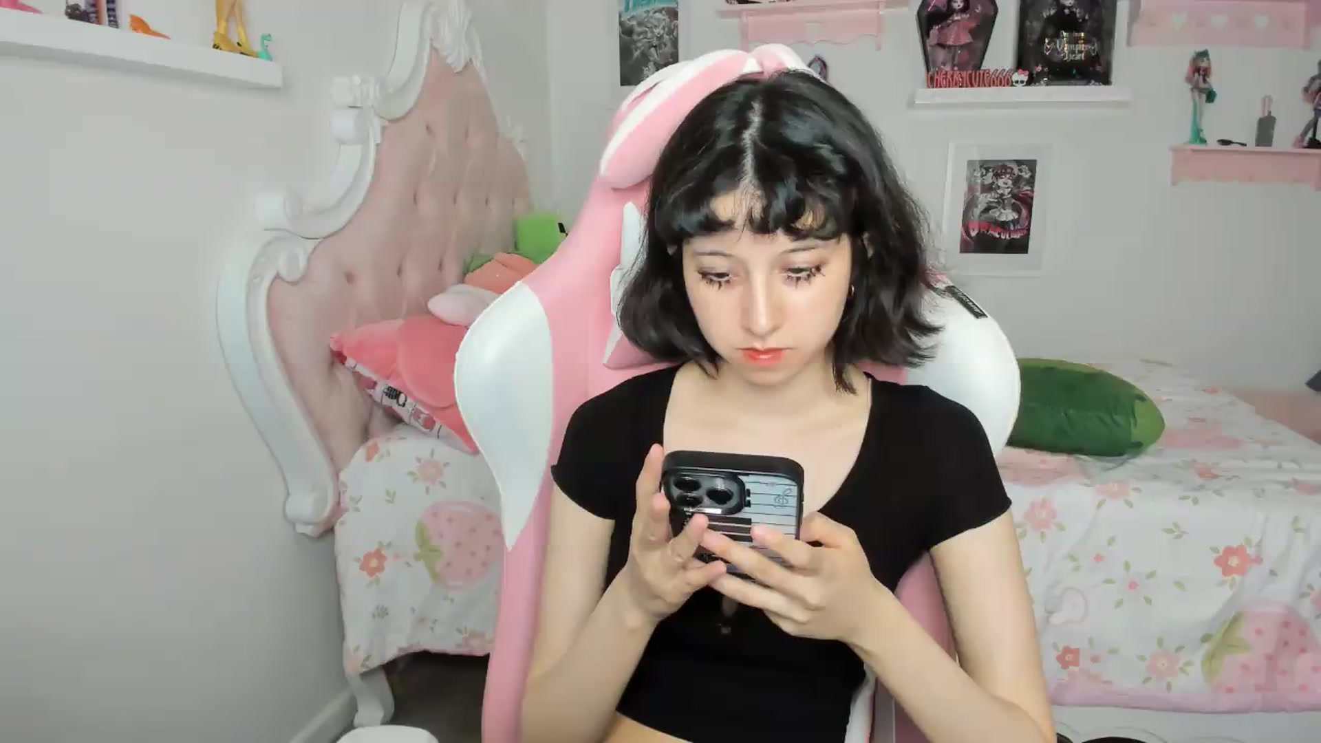 Gallery image thumbnail from Cherrycute666's myfreecams stream on, 07/31/2026, 03:40 image 8 of 20