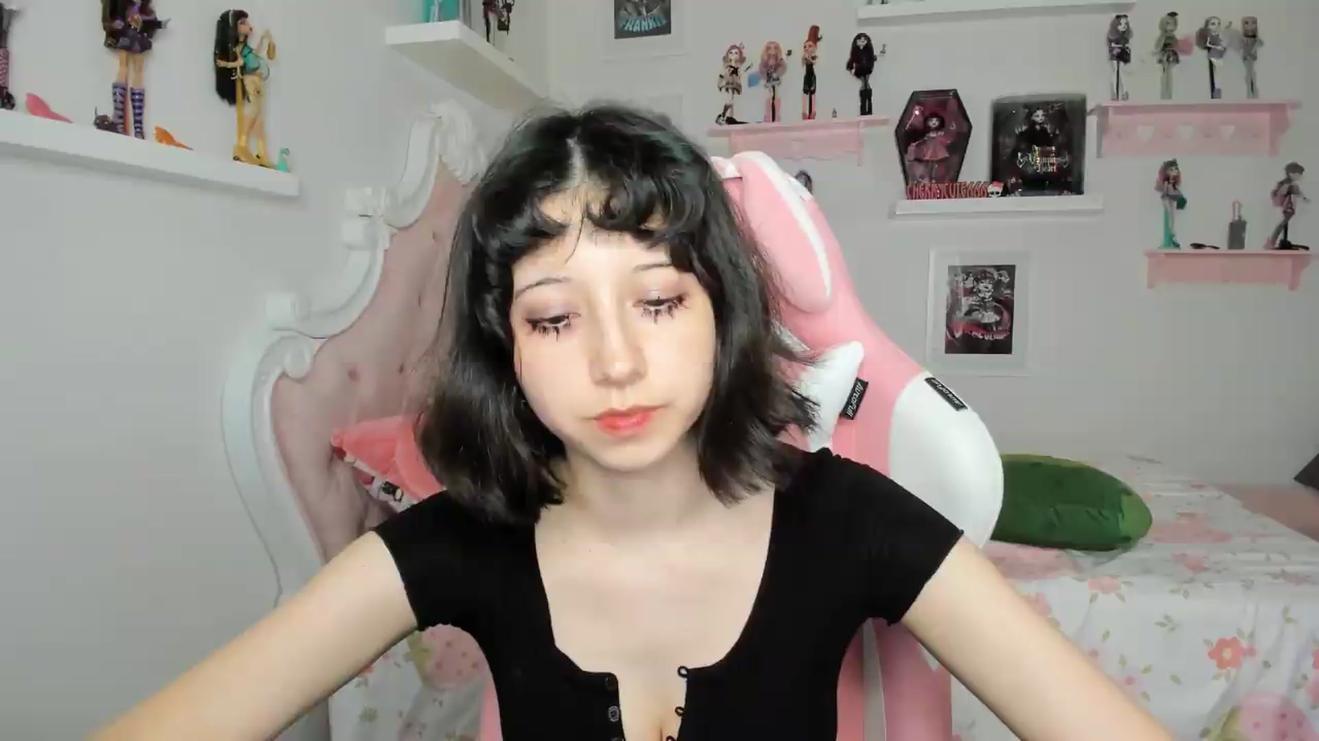 Gallery image thumbnail from Cherrycute666's myfreecams stream on, 07/31/2026, 03:40 image 2 of 20