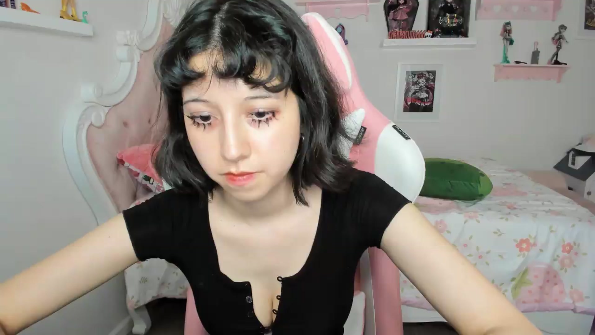 Gallery image thumbnail from Cherrycute666's myfreecams stream on, 07/31/2026, 03:40 image 14 of 20