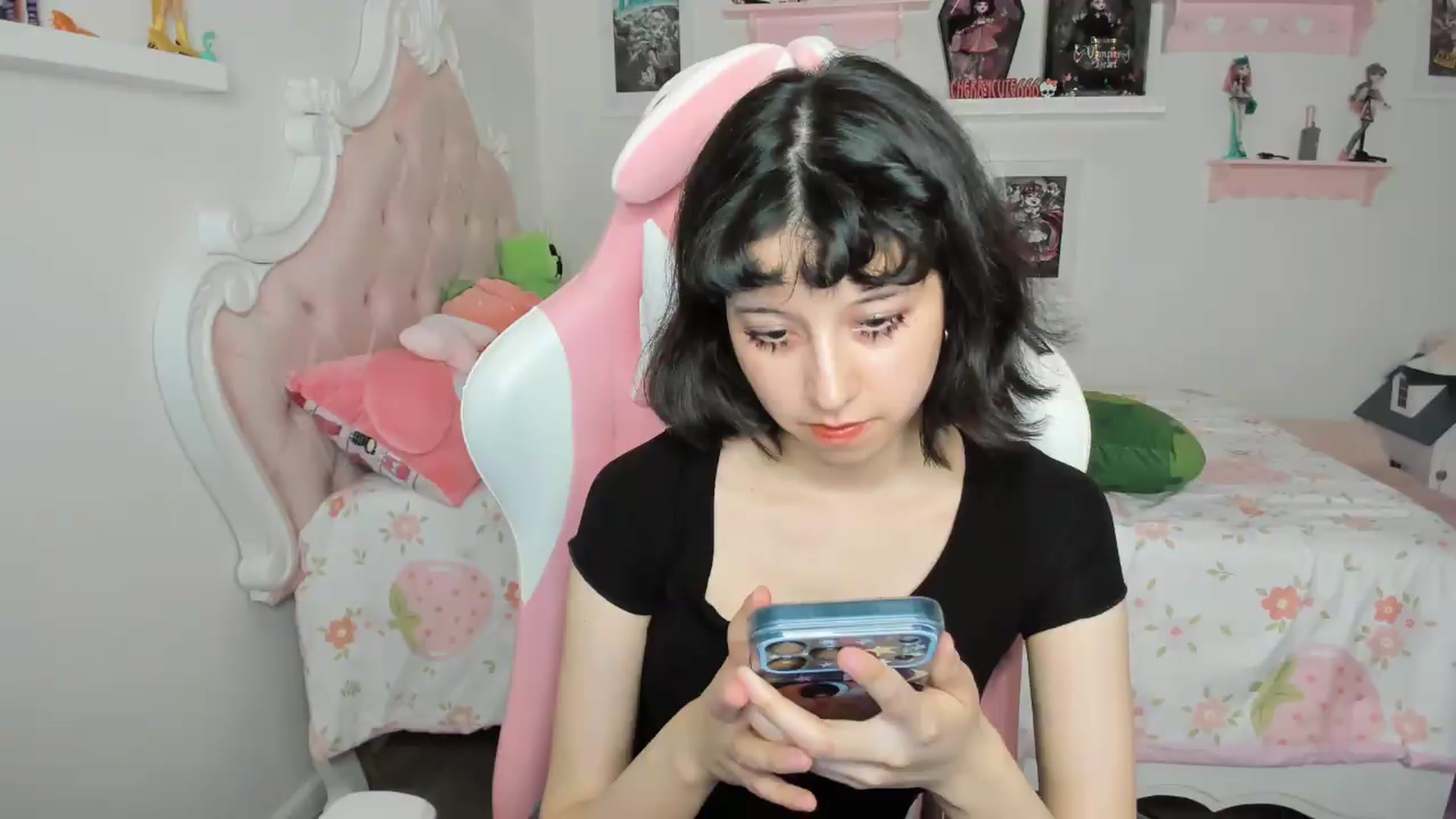 Gallery image thumbnail from Cherrycute666's myfreecams stream on, 07/31/2026, 03:40 image 11 of 20