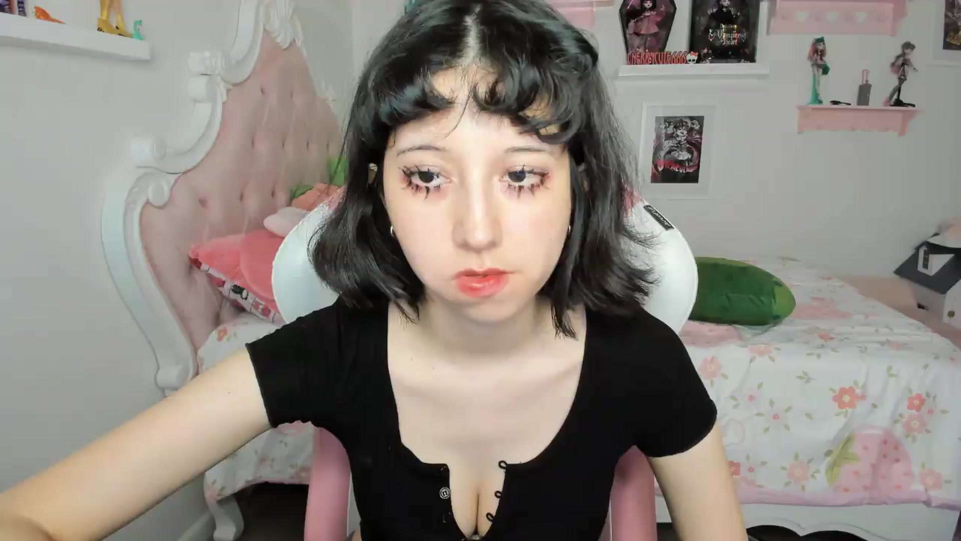 Gallery image thumbnail from Cherrycute666's myfreecams stream on, 07/31/2026, 03:40 image 12 of 20