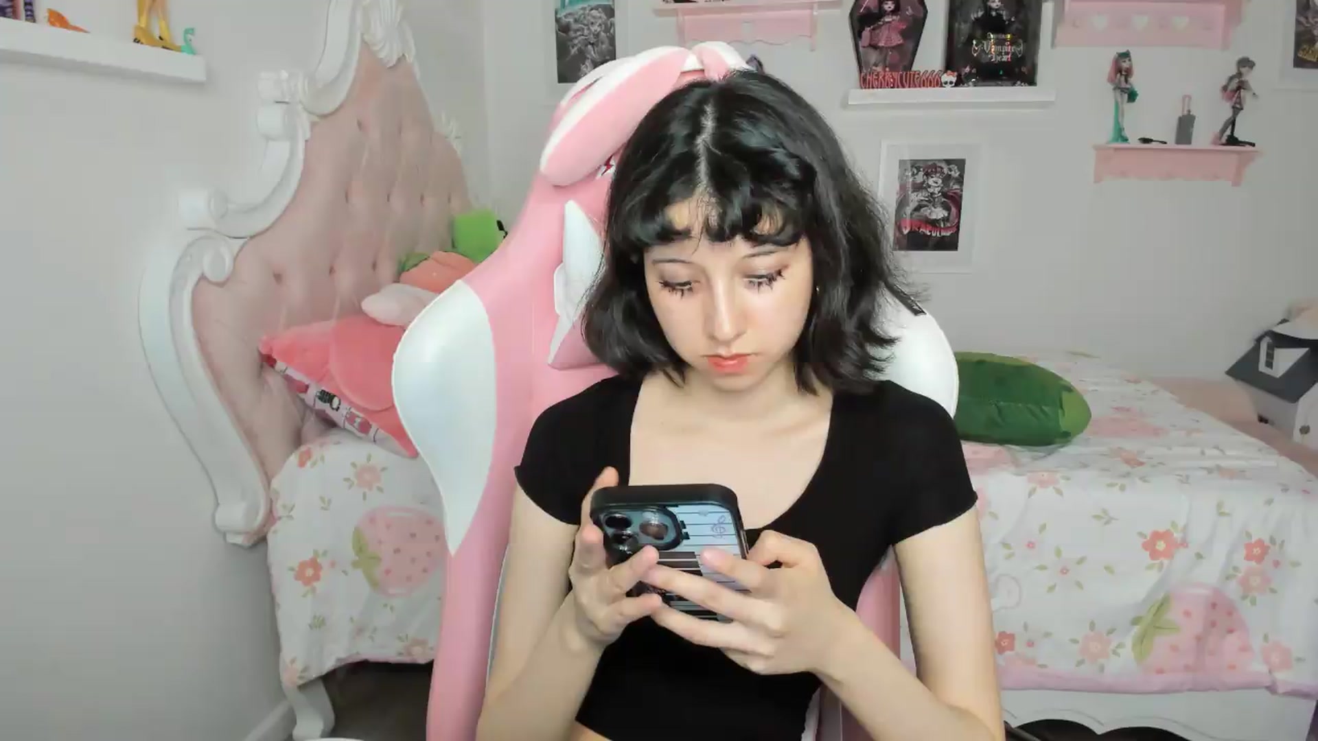 Gallery image thumbnail from Cherrycute666's myfreecams stream on, 07/31/2026, 03:40 image 18 of 20