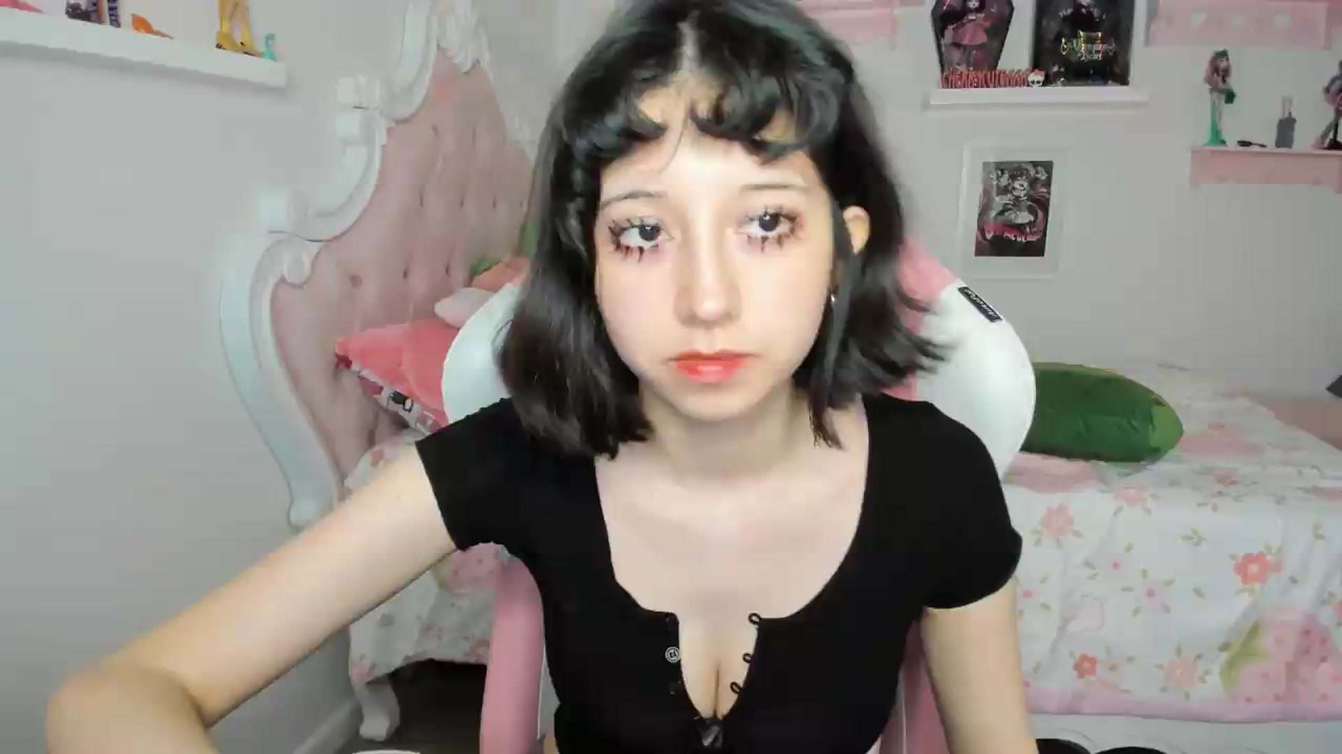 Gallery image thumbnail from Cherrycute666's myfreecams stream on, 07/31/2026, 03:40 image 6 of 20