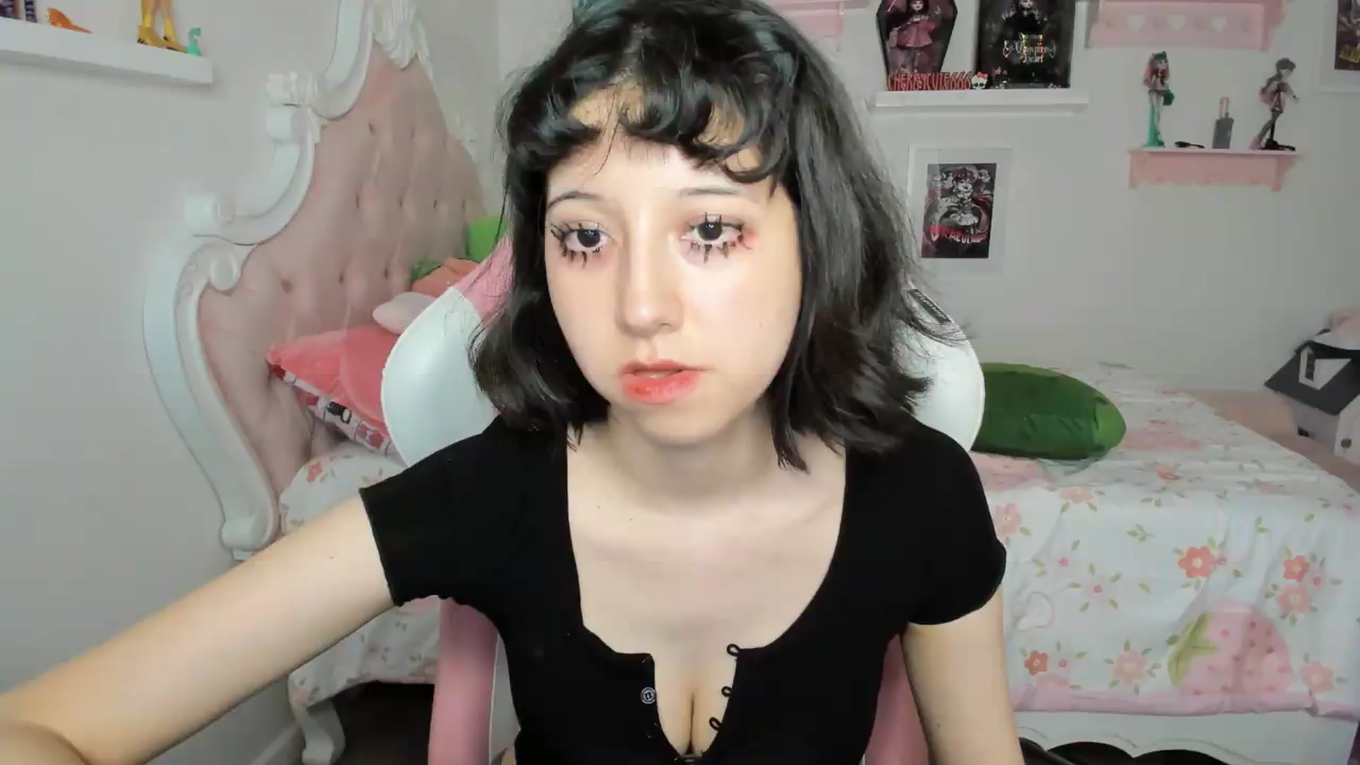 Gallery image thumbnail from Cherrycute666's myfreecams stream on, 07/31/2026, 03:40 image 17 of 20