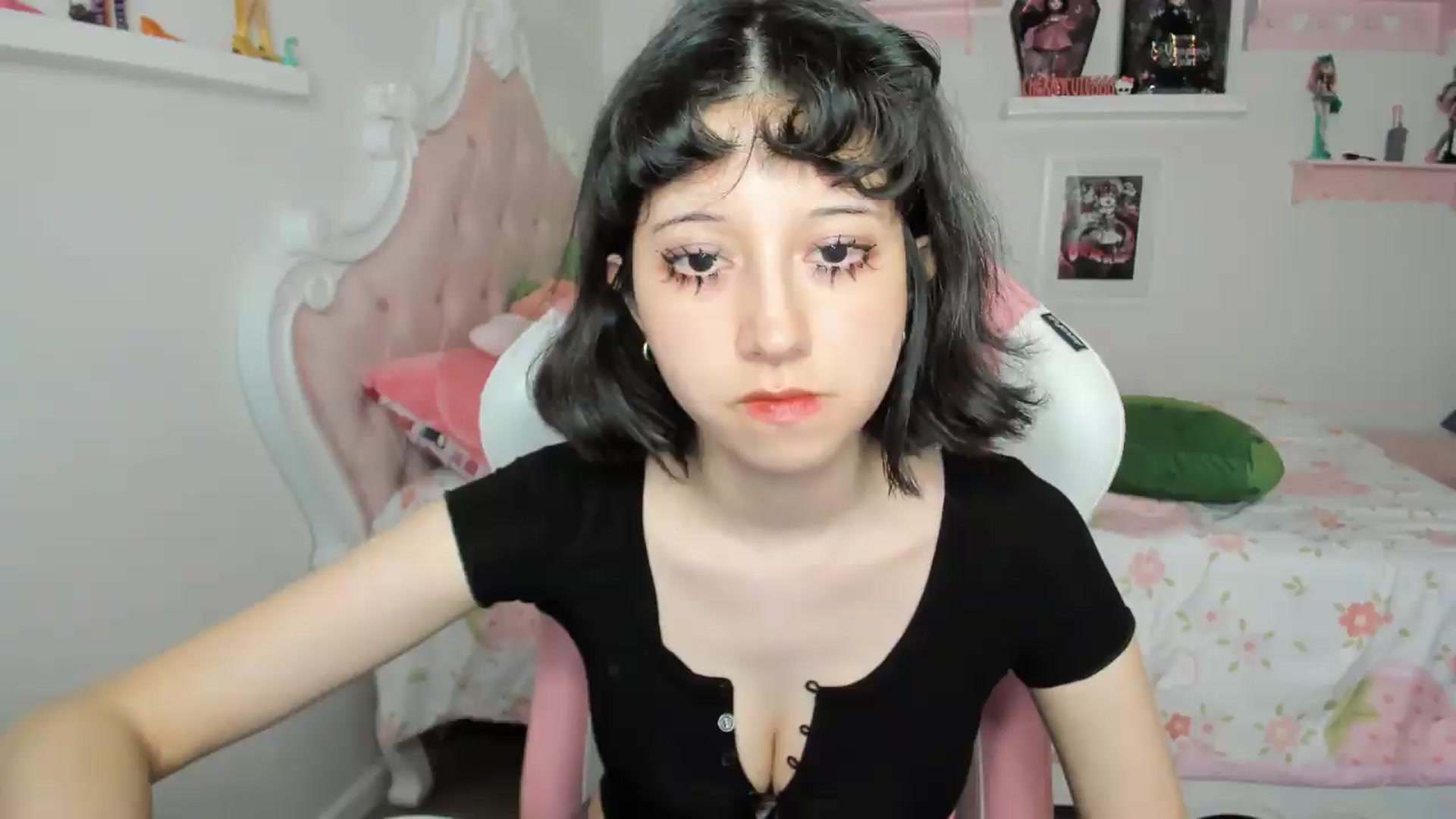 Gallery image thumbnail from Cherrycute666's myfreecams stream on, 07/31/2026, 03:40 image 10 of 20