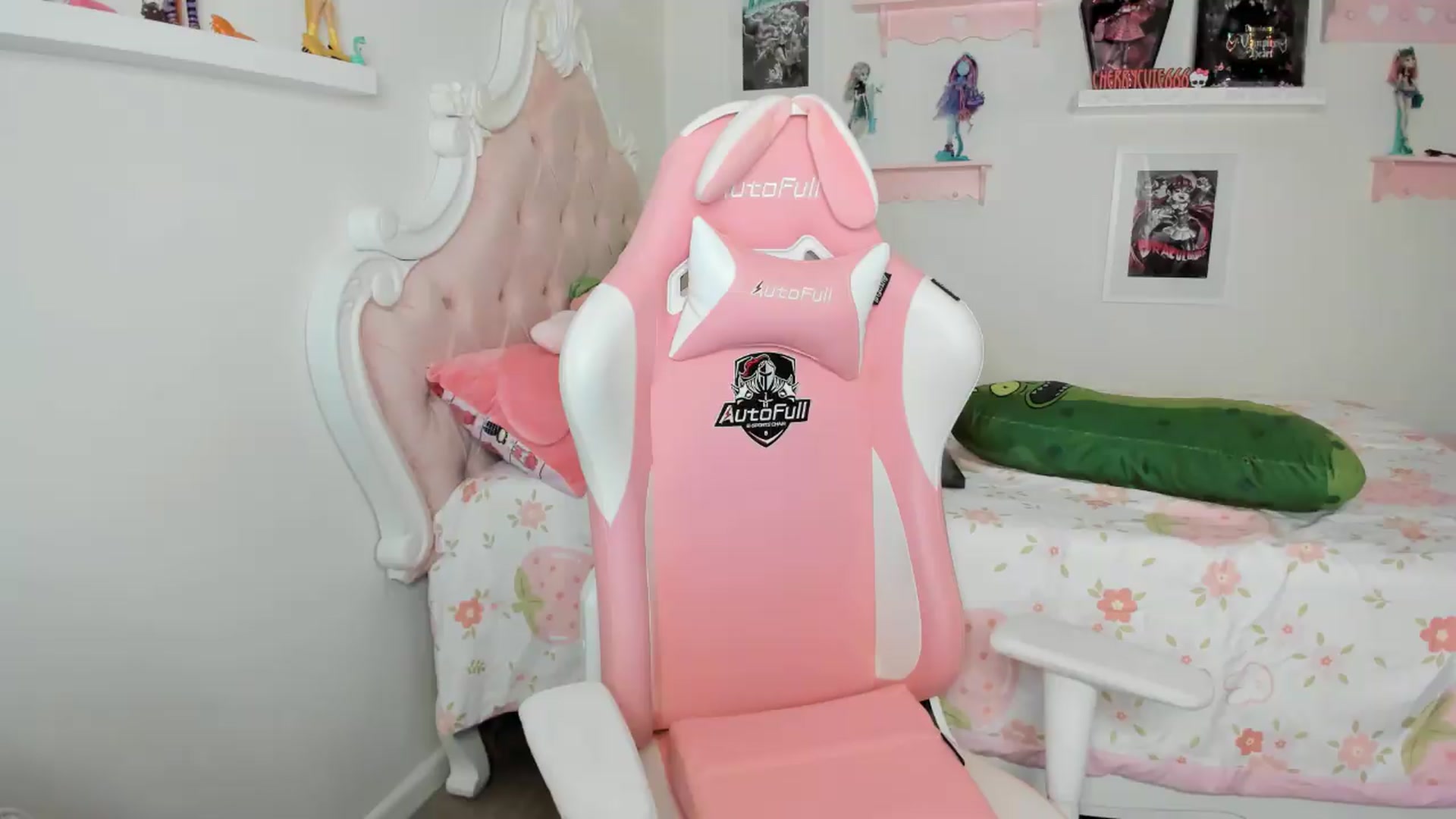 Gallery image thumbnail from Cherrycute666's myfreecams stream on, 07/31/2026, 06:51 image 1 of 20