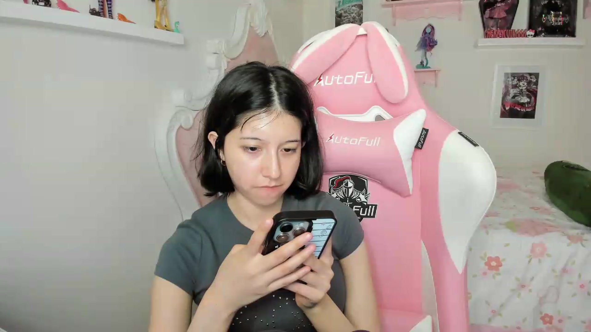Gallery image thumbnail from Cherrycute666's myfreecams stream on, 08/01/2026, 10:28 image 16 of 20