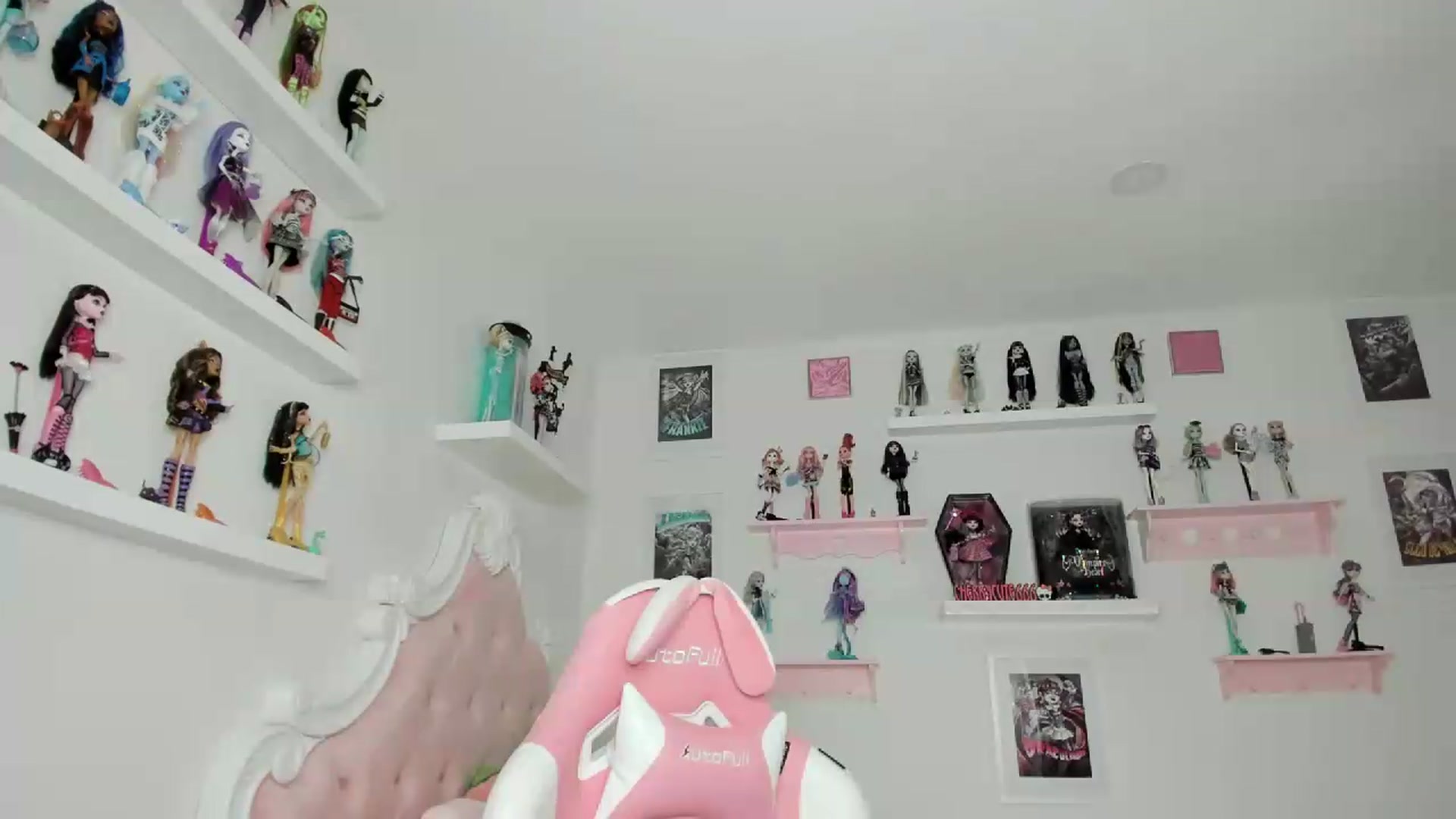 Gallery image thumbnail from Cherrycute666's myfreecams stream on, 08/01/2026, 10:28 image 6 of 20