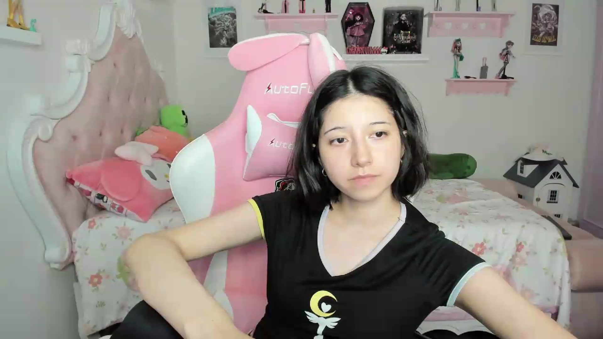 Gallery image thumbnail from Cherrycute666's myfreecams stream on, 08/02/2026, 01:45 image 12 of 20