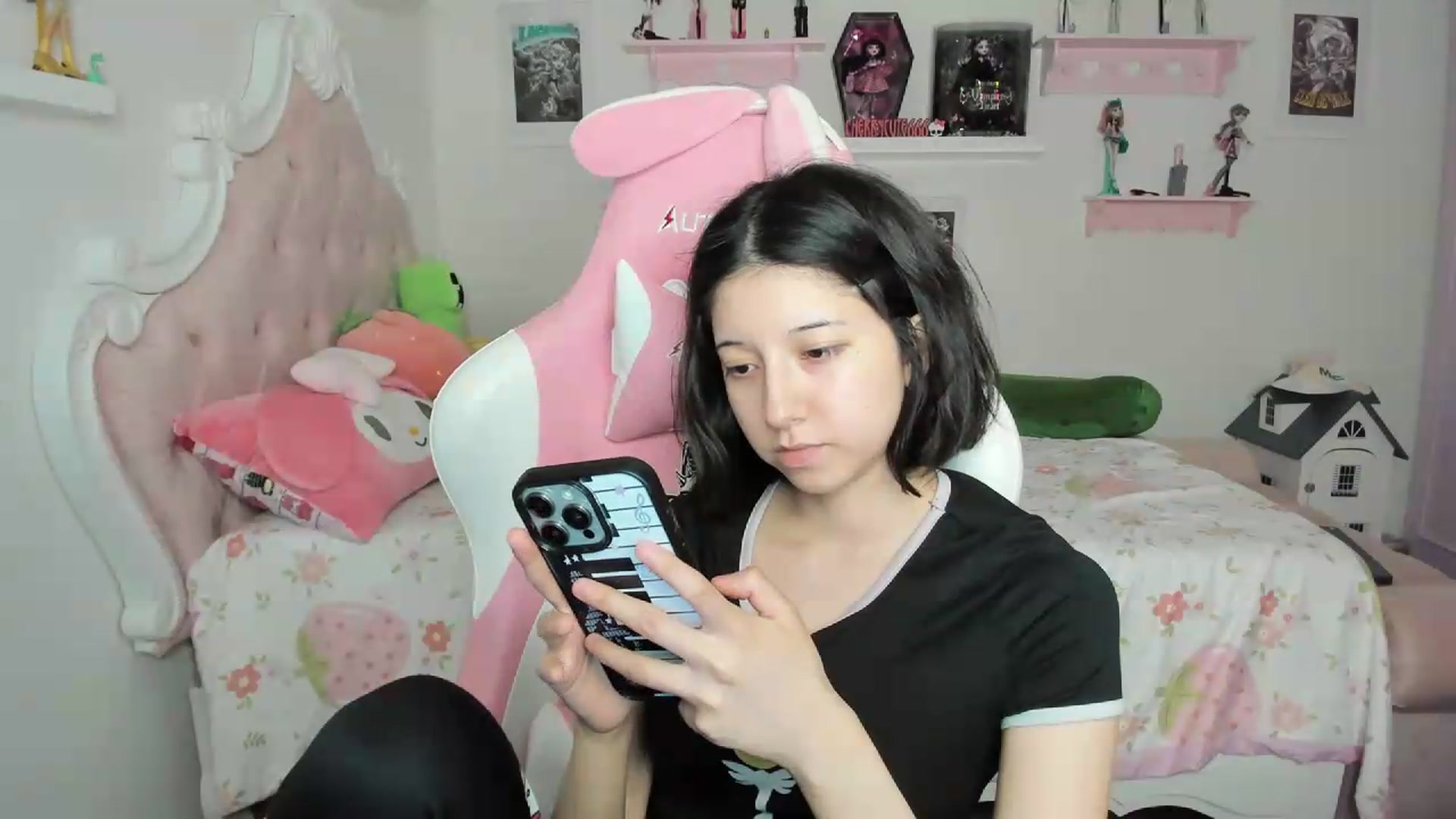 Gallery image thumbnail from Cherrycute666's myfreecams stream on, 08/02/2026, 01:45 image 9 of 20