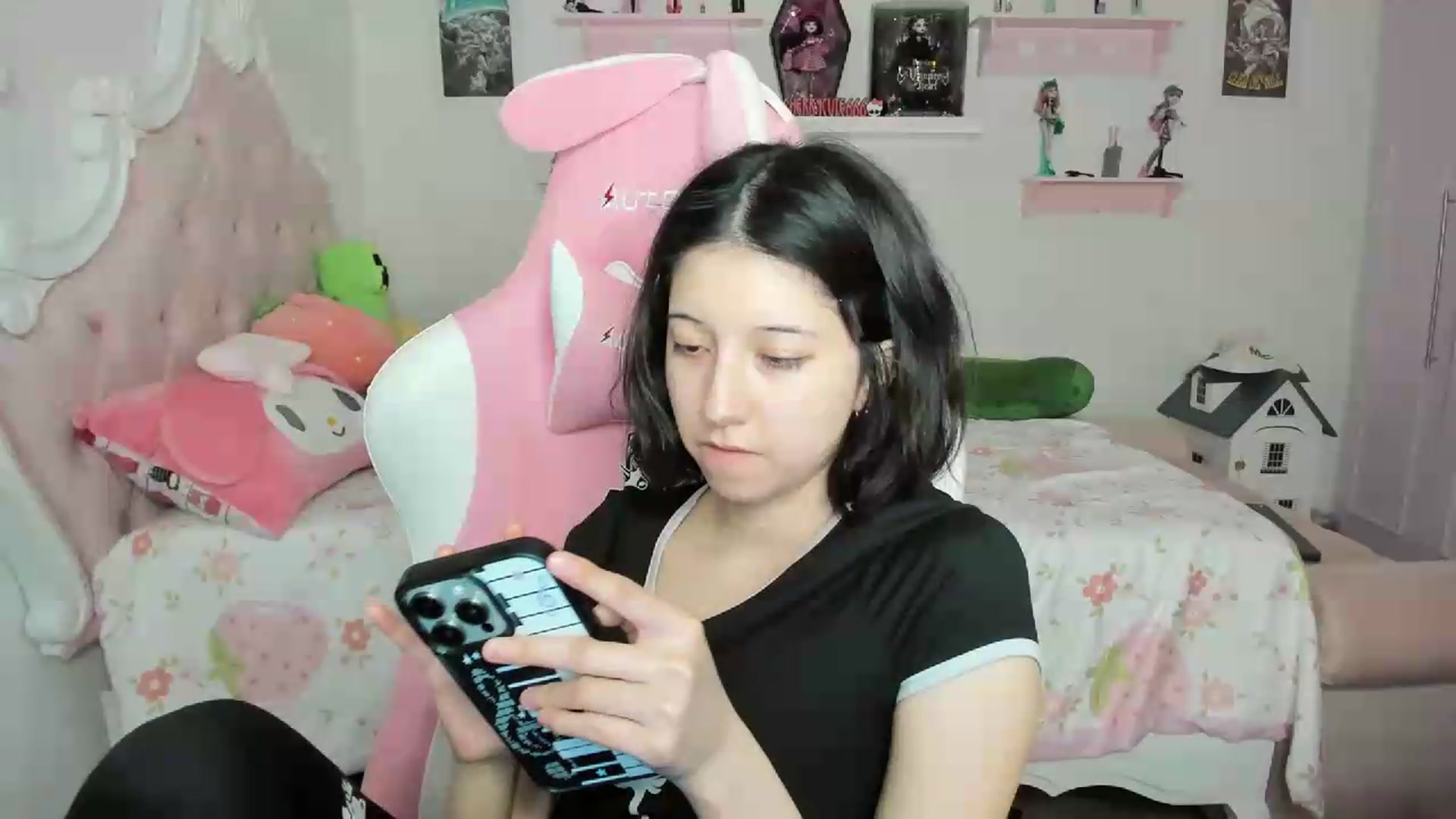 Gallery image thumbnail from Cherrycute666's myfreecams stream on, 08/02/2026, 01:45 image 16 of 20