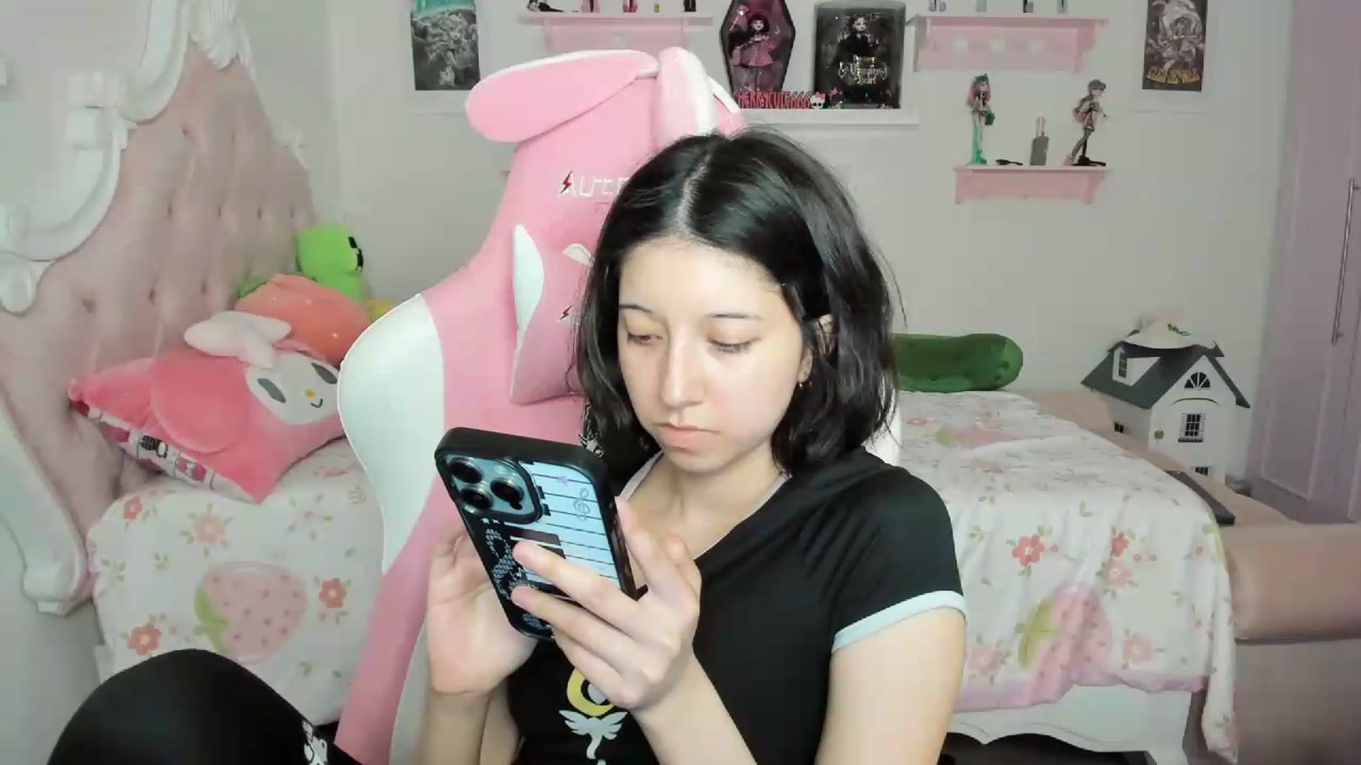 Gallery image thumbnail from Cherrycute666's myfreecams stream on, 08/02/2026, 01:45 image 15 of 20