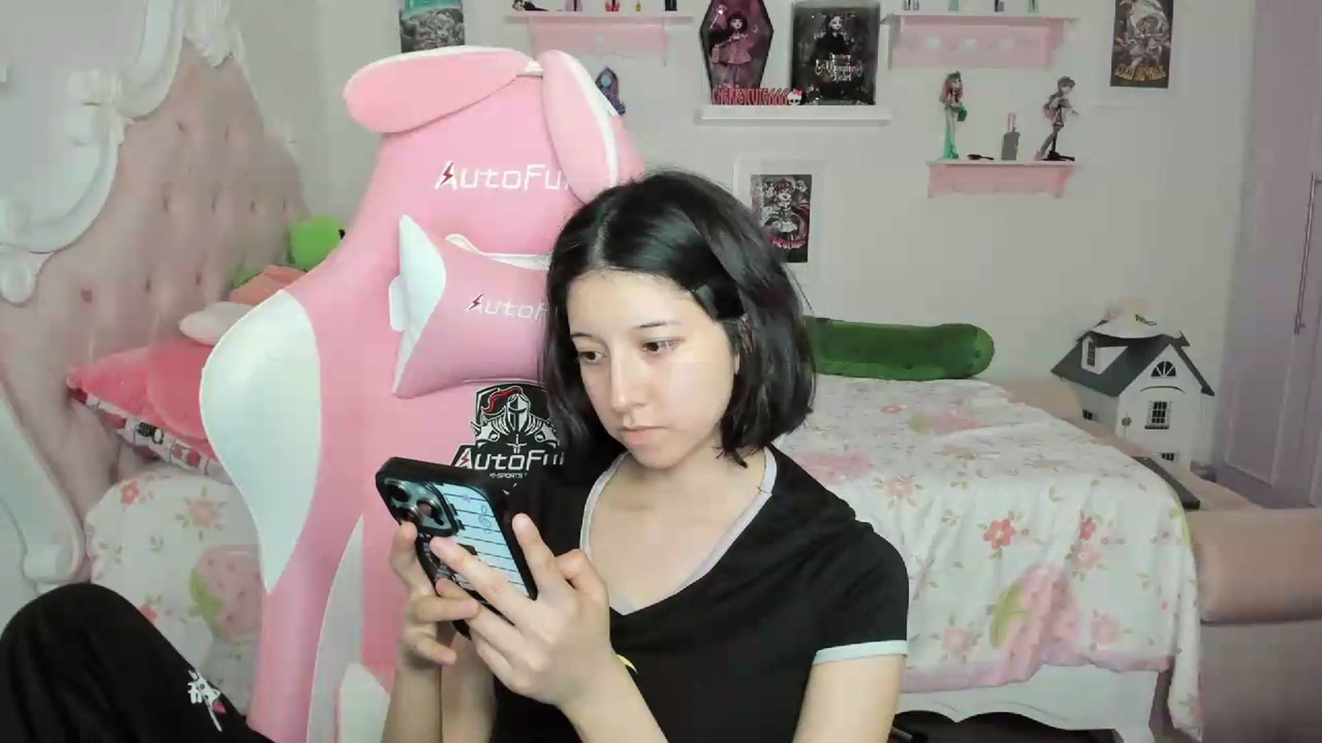 Gallery image thumbnail from Cherrycute666's myfreecams stream on, 08/02/2026, 01:45 image 19 of 20