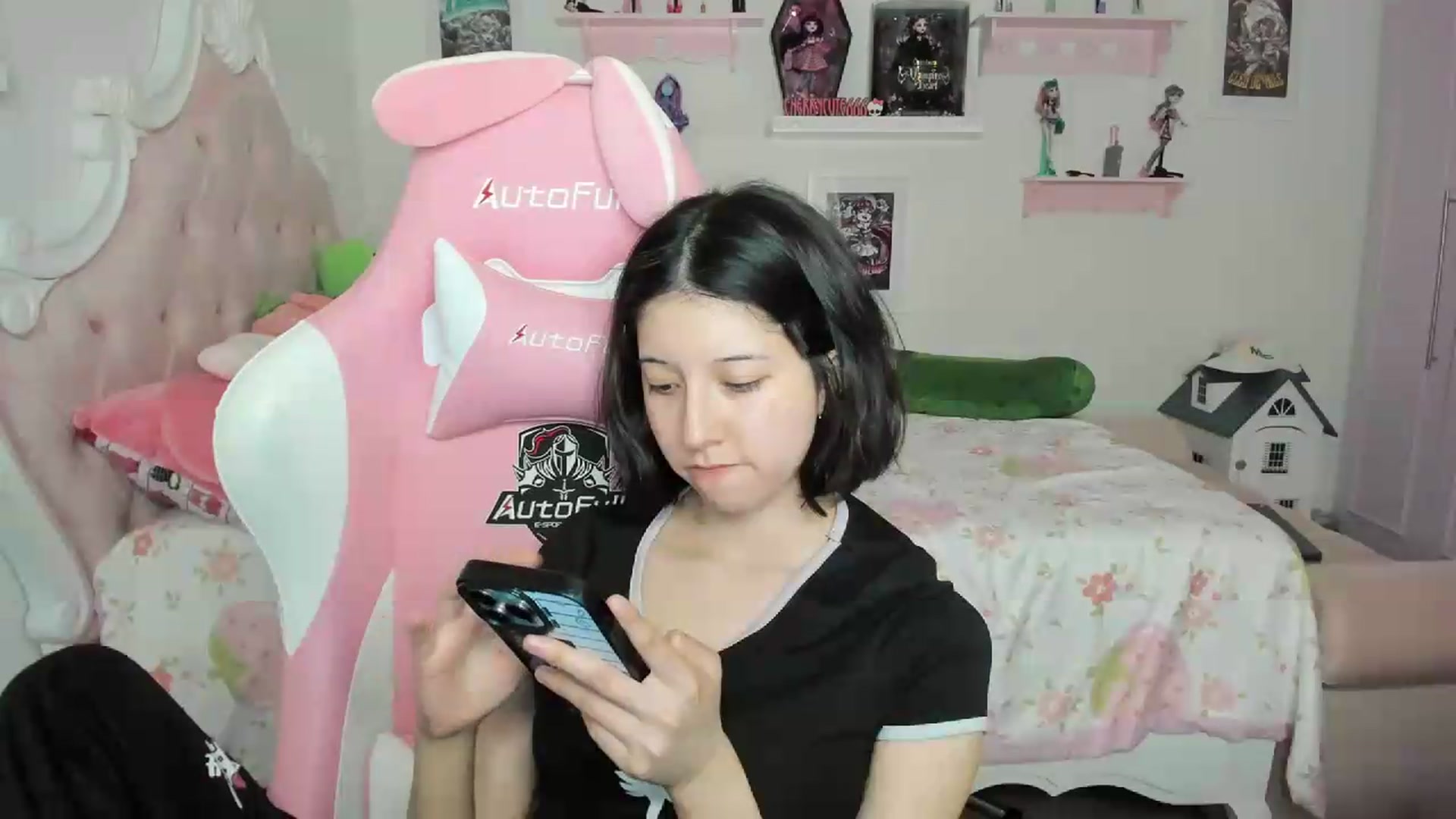 Gallery image thumbnail from Cherrycute666's myfreecams stream on, 08/02/2026, 01:45 image 18 of 20