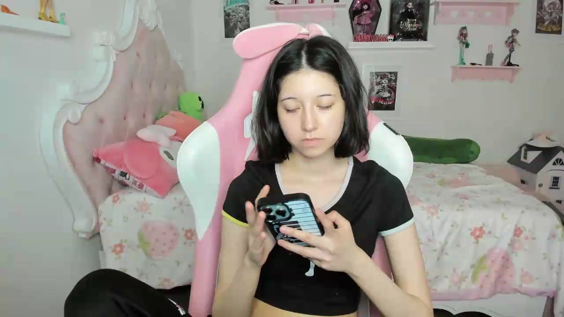 Gallery image thumbnail from Cherrycute666's myfreecams stream on, 08/02/2026, 02:41 image 11 of 20
