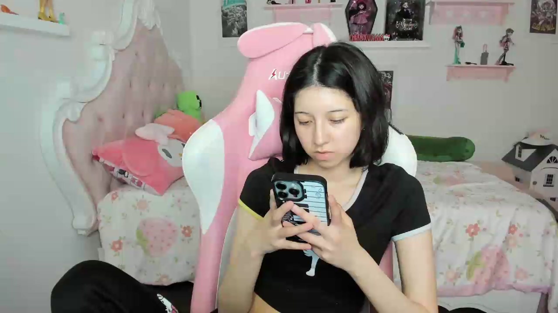 Gallery image thumbnail from Cherrycute666's myfreecams stream on, 08/02/2026, 02:41 image 13 of 20