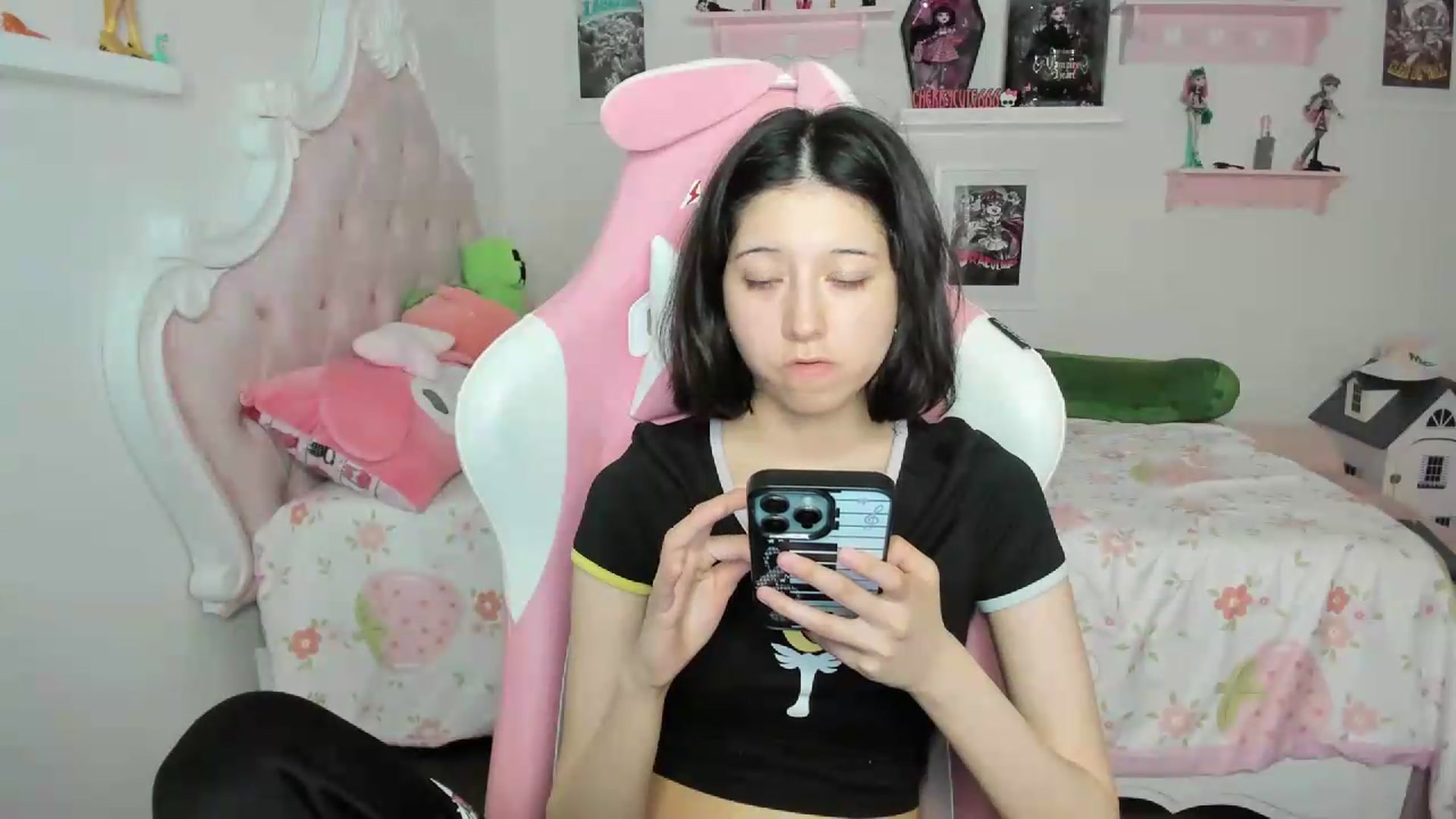Gallery image thumbnail from Cherrycute666's myfreecams stream on, 08/02/2026, 02:41 image 12 of 20