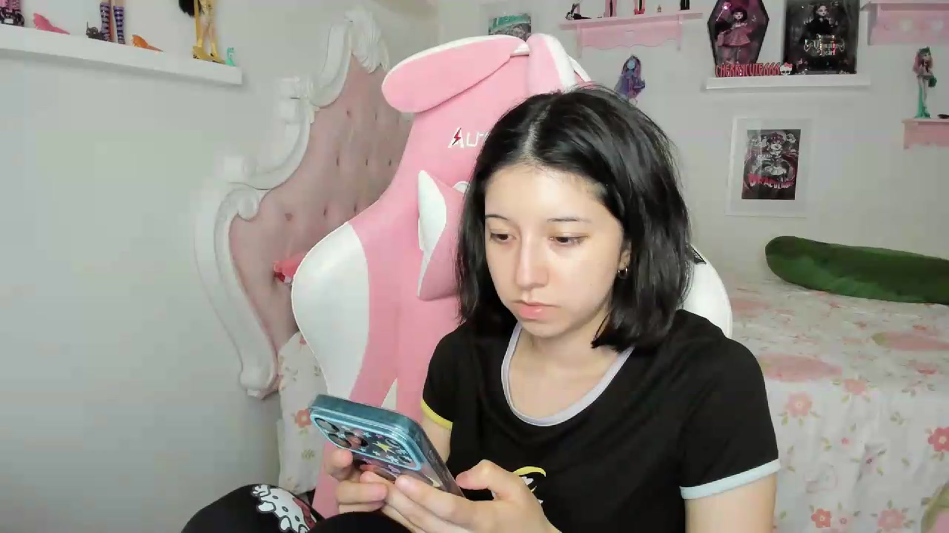 Gallery image thumbnail from Cherrycute666's myfreecams stream on, 08/02/2026, 09:32 image 16 of 20
