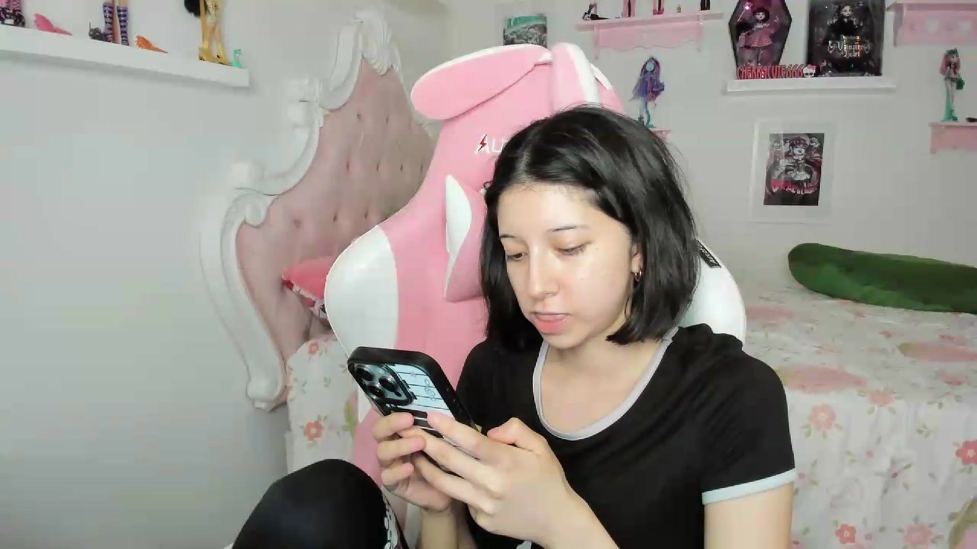 Gallery image thumbnail from Cherrycute666's myfreecams stream on, 08/02/2026, 09:32 image 19 of 20