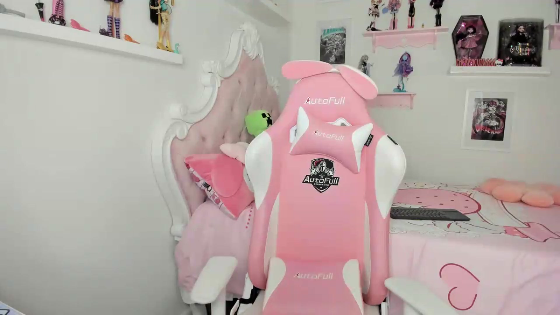 Gallery image thumbnail from Cherrycute666's myfreecams stream on, 08/05/2026, 03:41 image 10 of 20