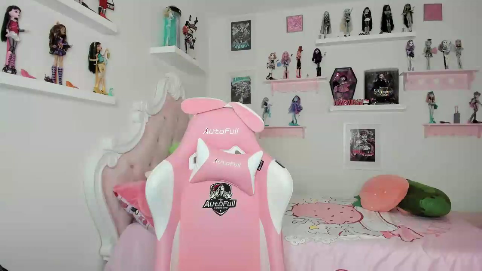 Gallery image thumbnail from Cherrycute666's myfreecams stream on, 08/05/2026, 07:23 image 2 of 20