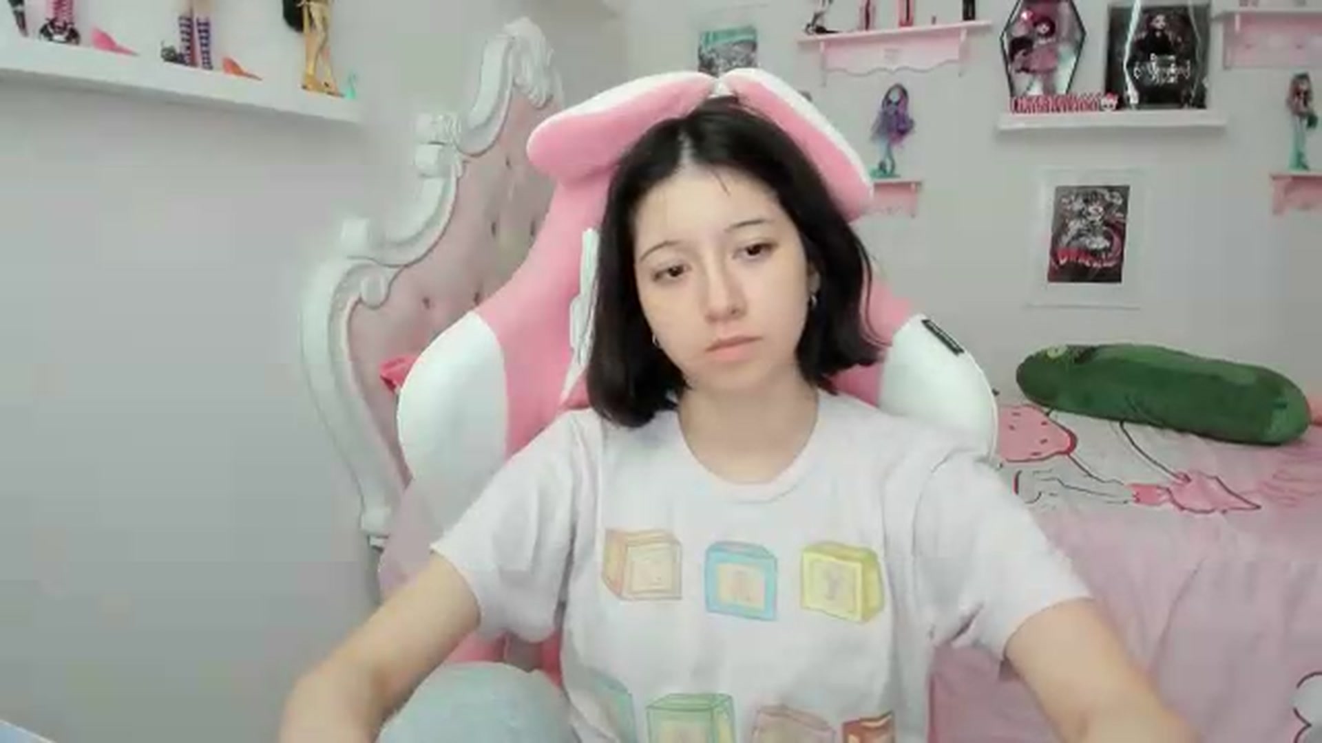 Gallery image thumbnail from Cherrycute666's myfreecams stream on, 08/06/2026, 02:17 image 7 of 20