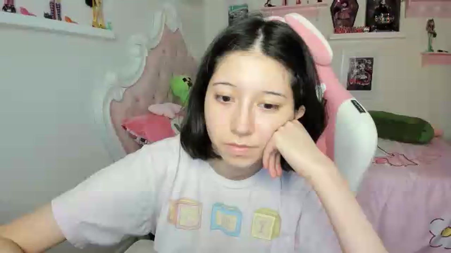 Gallery image thumbnail from Cherrycute666's myfreecams stream on, 08/06/2026, 02:17 image 17 of 20