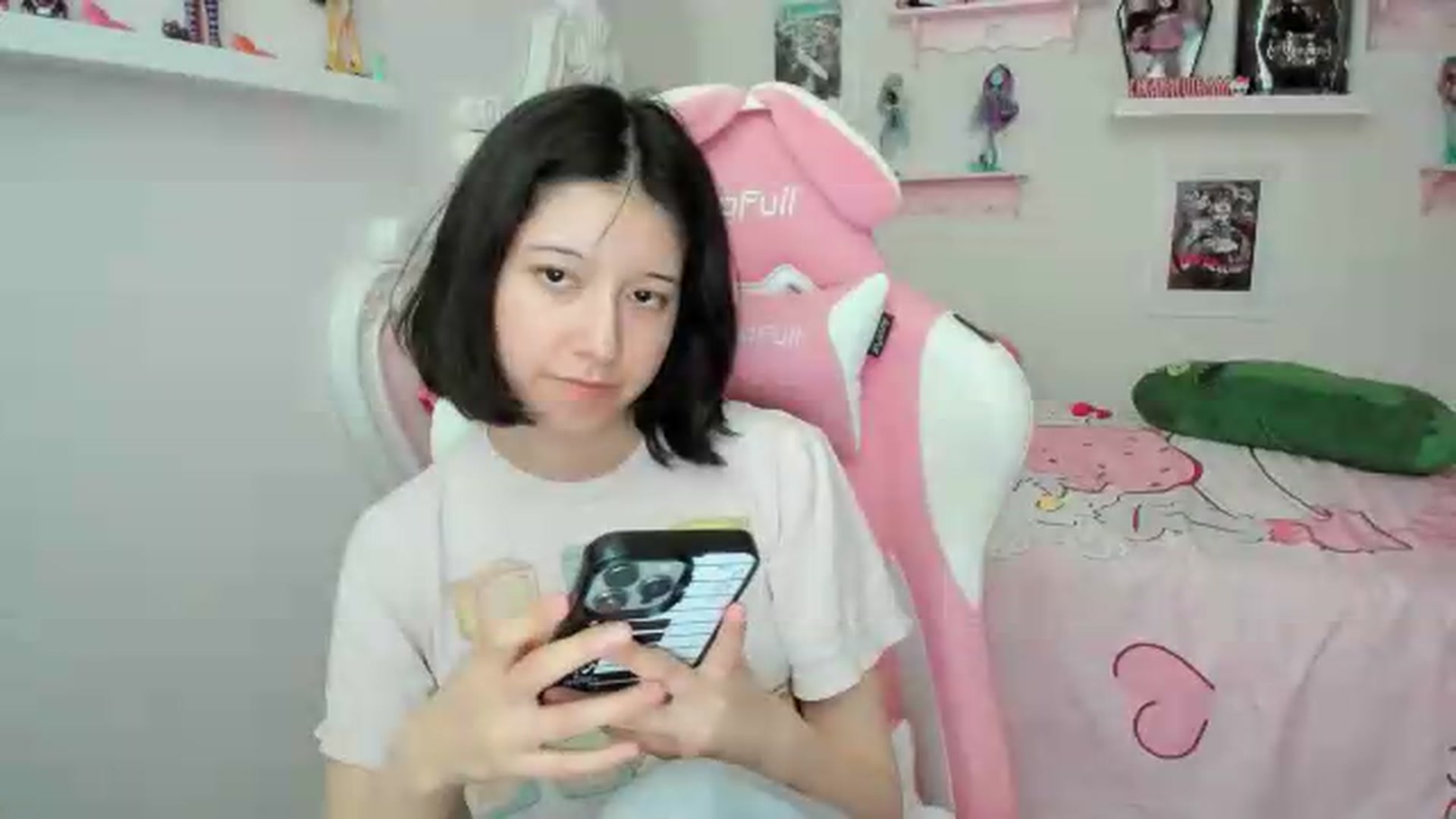 Gallery image thumbnail from Cherrycute666's myfreecams stream on, 08/06/2026, 02:17 image 12 of 20