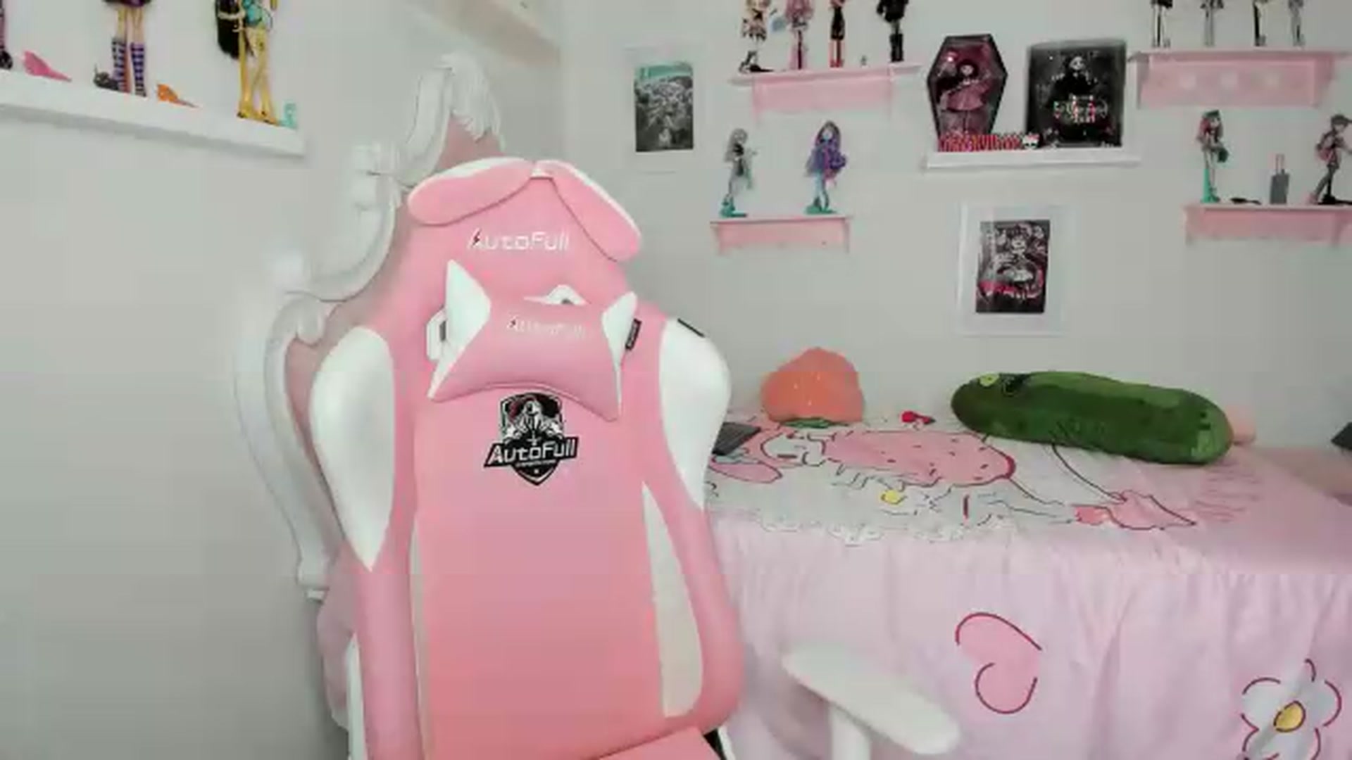 Gallery image thumbnail from Cherrycute666's myfreecams stream on, 08/06/2026, 02:17 image 19 of 20