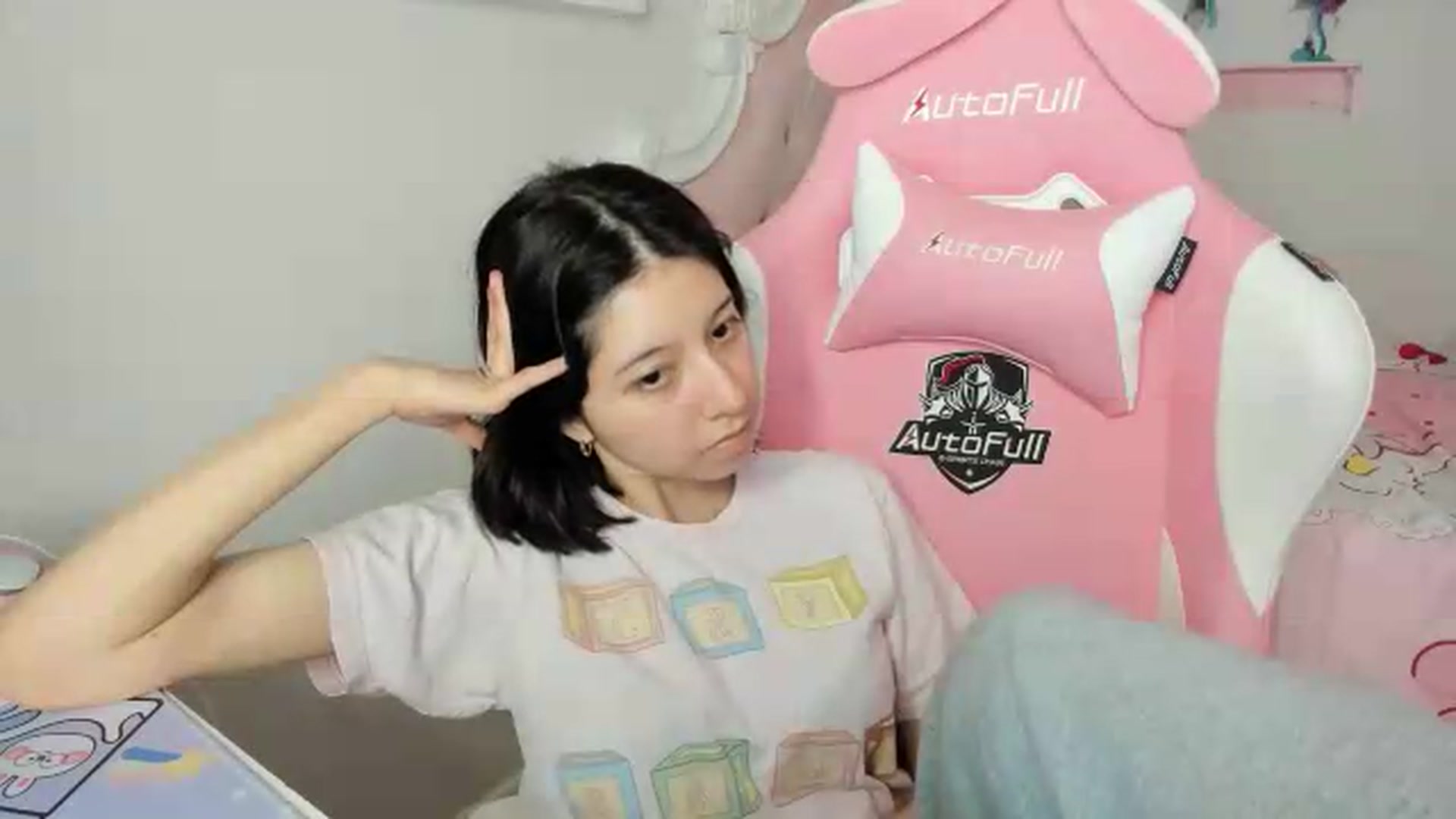 Gallery image thumbnail from Cherrycute666's myfreecams stream on, 08/06/2026, 02:17 image 15 of 20