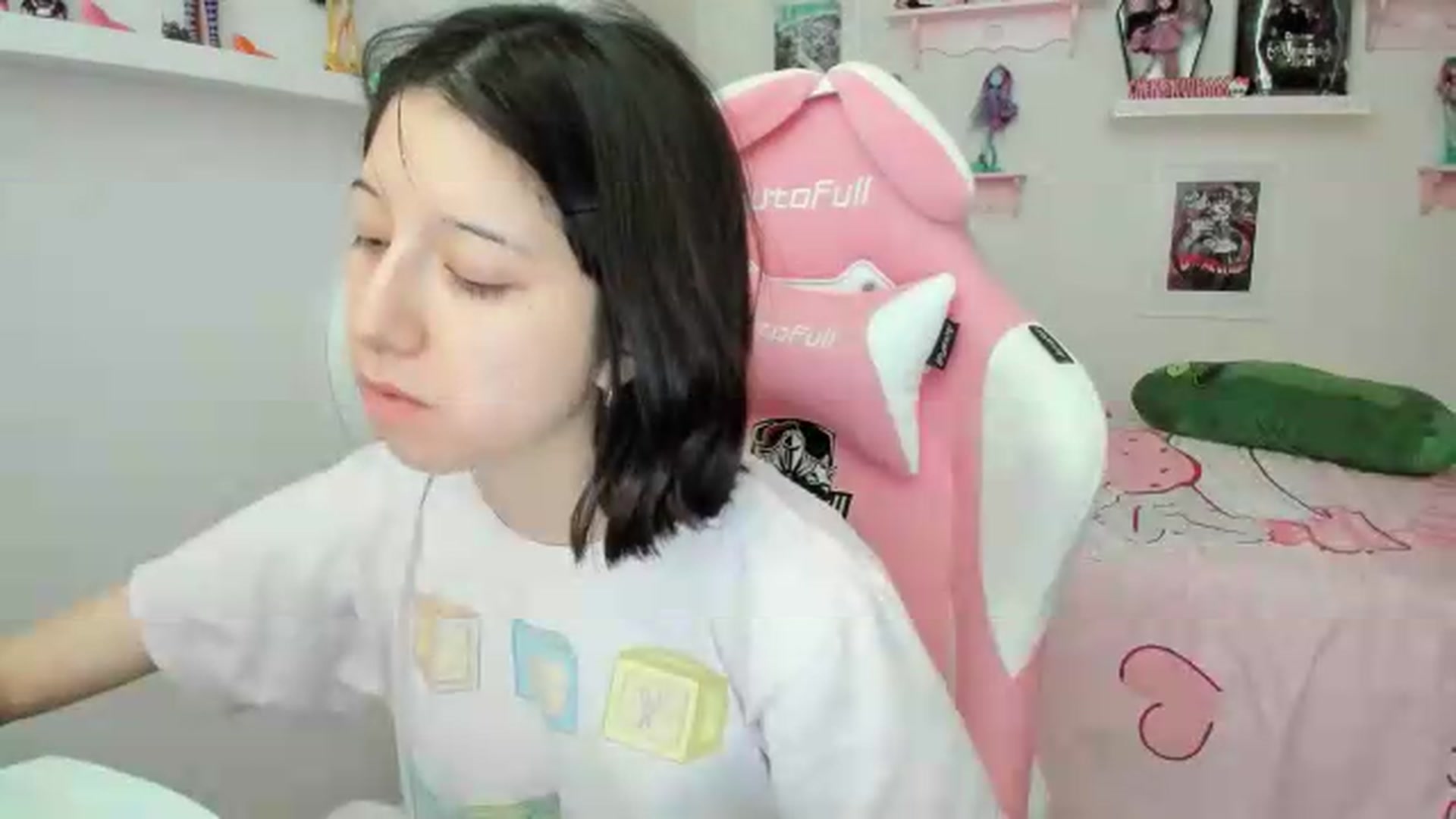 Gallery image thumbnail from Cherrycute666's myfreecams stream on, 08/06/2026, 02:17 image 11 of 20