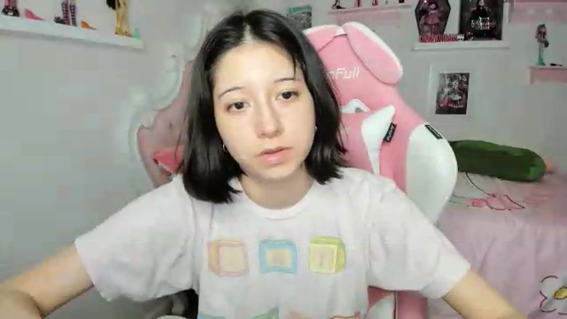 Gallery image thumbnail from Cherrycute666's myfreecams stream on, 08/06/2026, 02:17 image 16 of 20