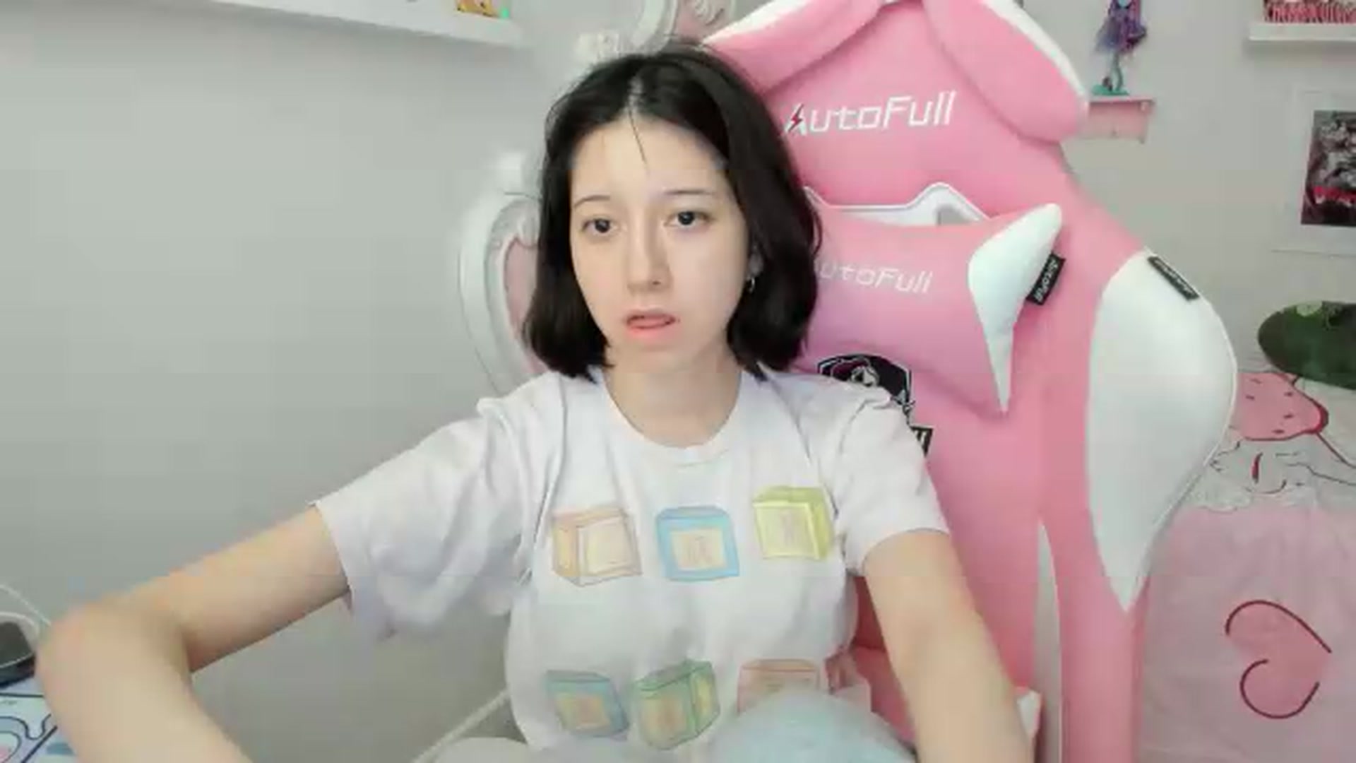 Gallery image thumbnail from Cherrycute666's myfreecams stream on, 08/06/2026, 02:17 image 8 of 20