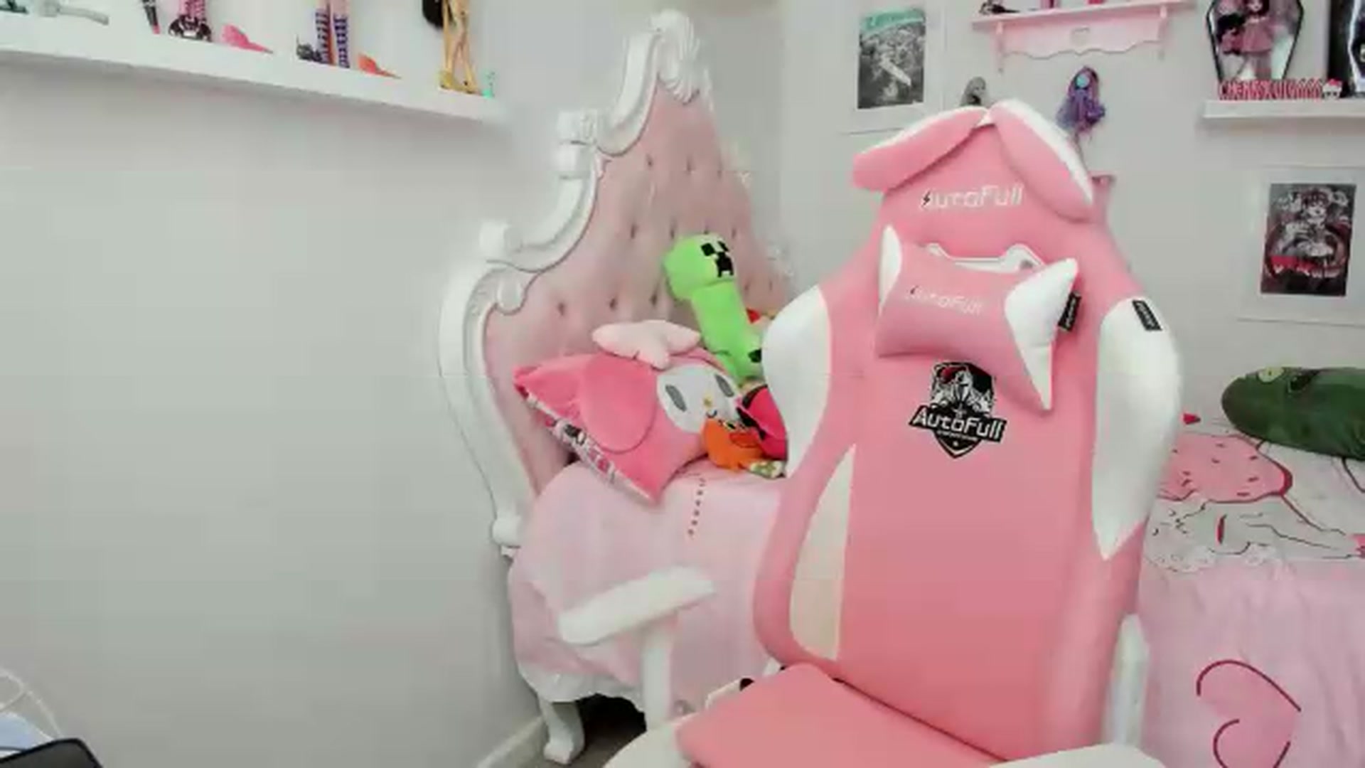 Gallery image thumbnail from Cherrycute666's myfreecams stream on, 08/06/2026, 02:17 image 6 of 20