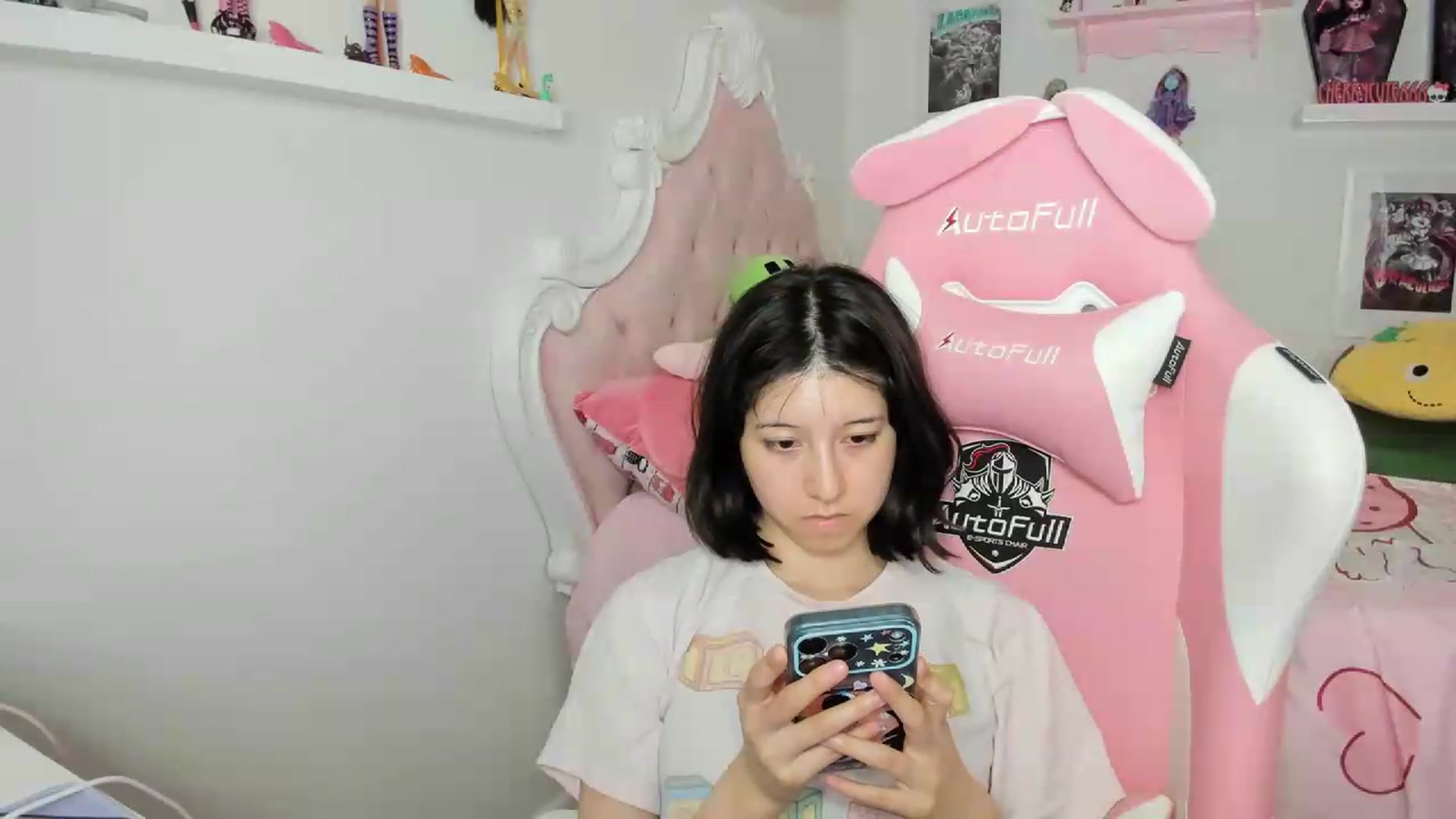 Gallery image thumbnail from Cherrycute666's myfreecams stream on, 08/06/2026, 05:40 image 19 of 20