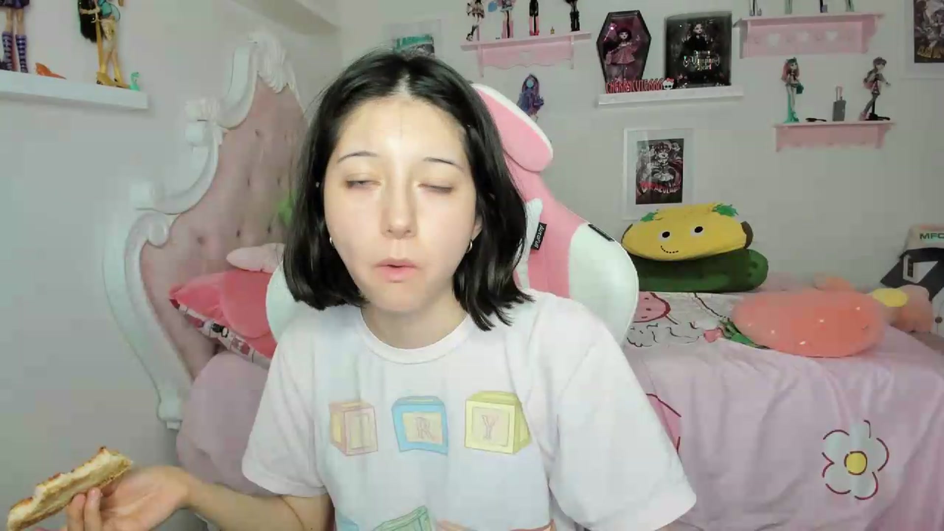 Gallery image thumbnail from Cherrycute666's myfreecams stream on, 08/06/2026, 05:40 image 15 of 20
