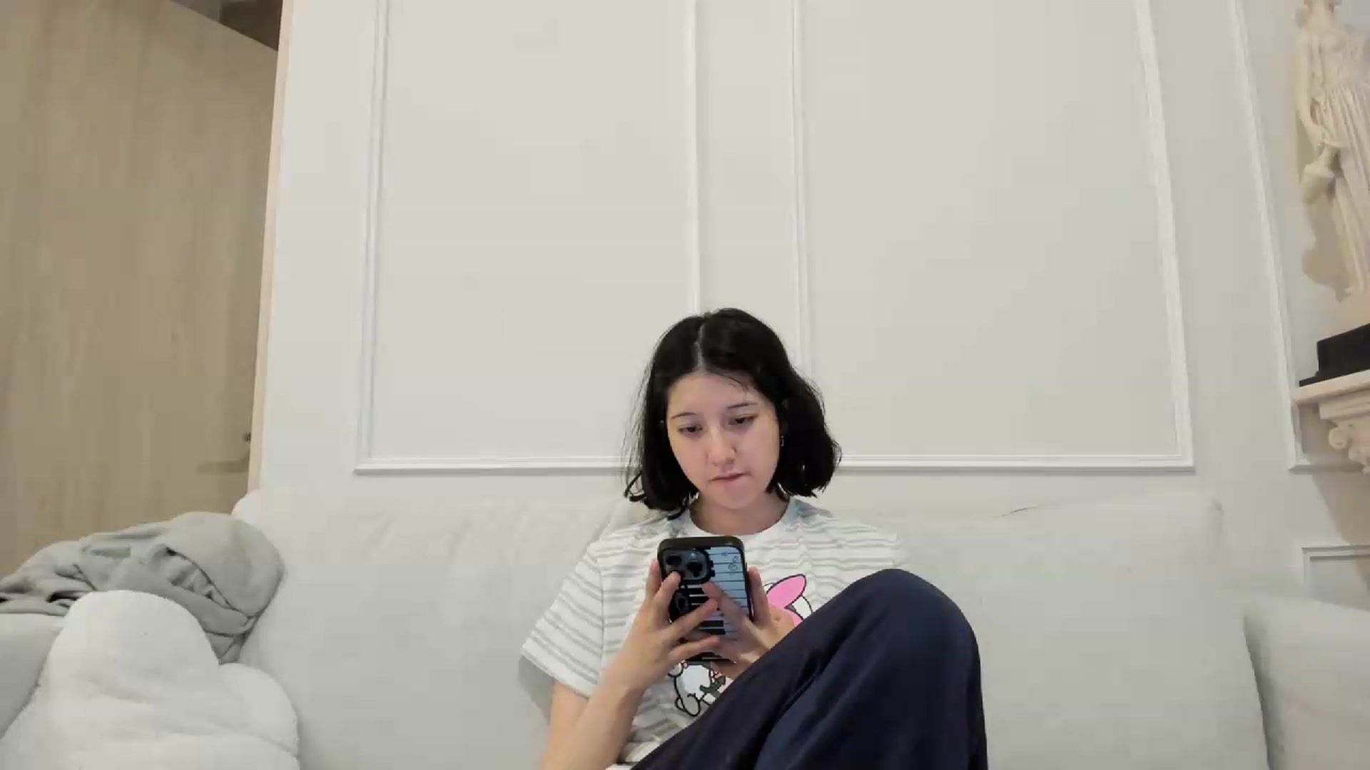 Gallery image thumbnail from Cherrycute666's myfreecams stream on, 08/17/2026, 05:43 image 9 of 20
