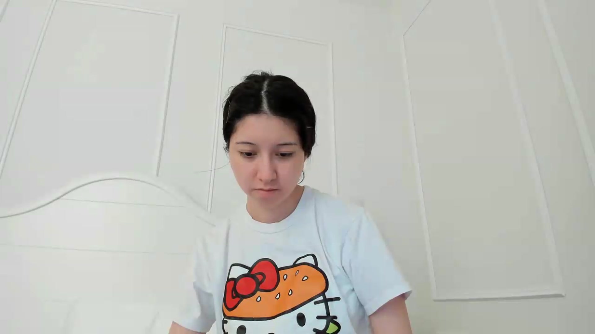 Gallery image thumbnail from Cherrycute666's myfreecams stream on, 08/25/2026, 22:19 image 17 of 20