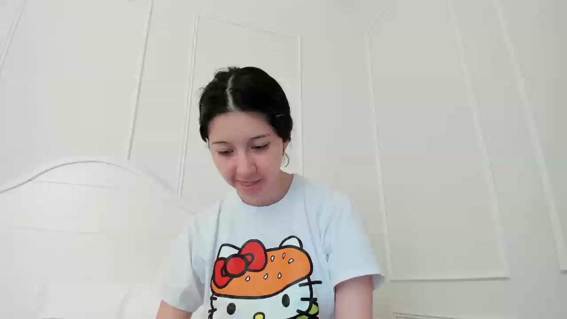 Gallery image thumbnail from Cherrycute666's myfreecams stream on, 08/25/2026, 22:19 image 15 of 20