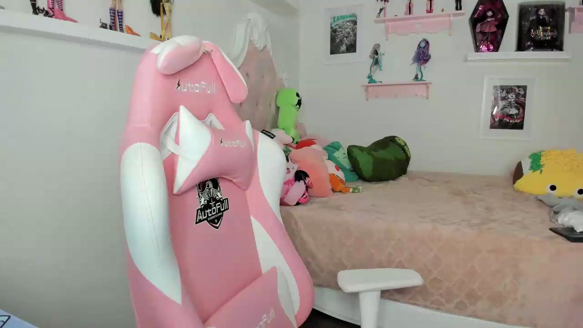 Gallery image thumbnail from Cherrycute666's myfreecams stream on, 09/20/2026, 04:08 image 13 of 20